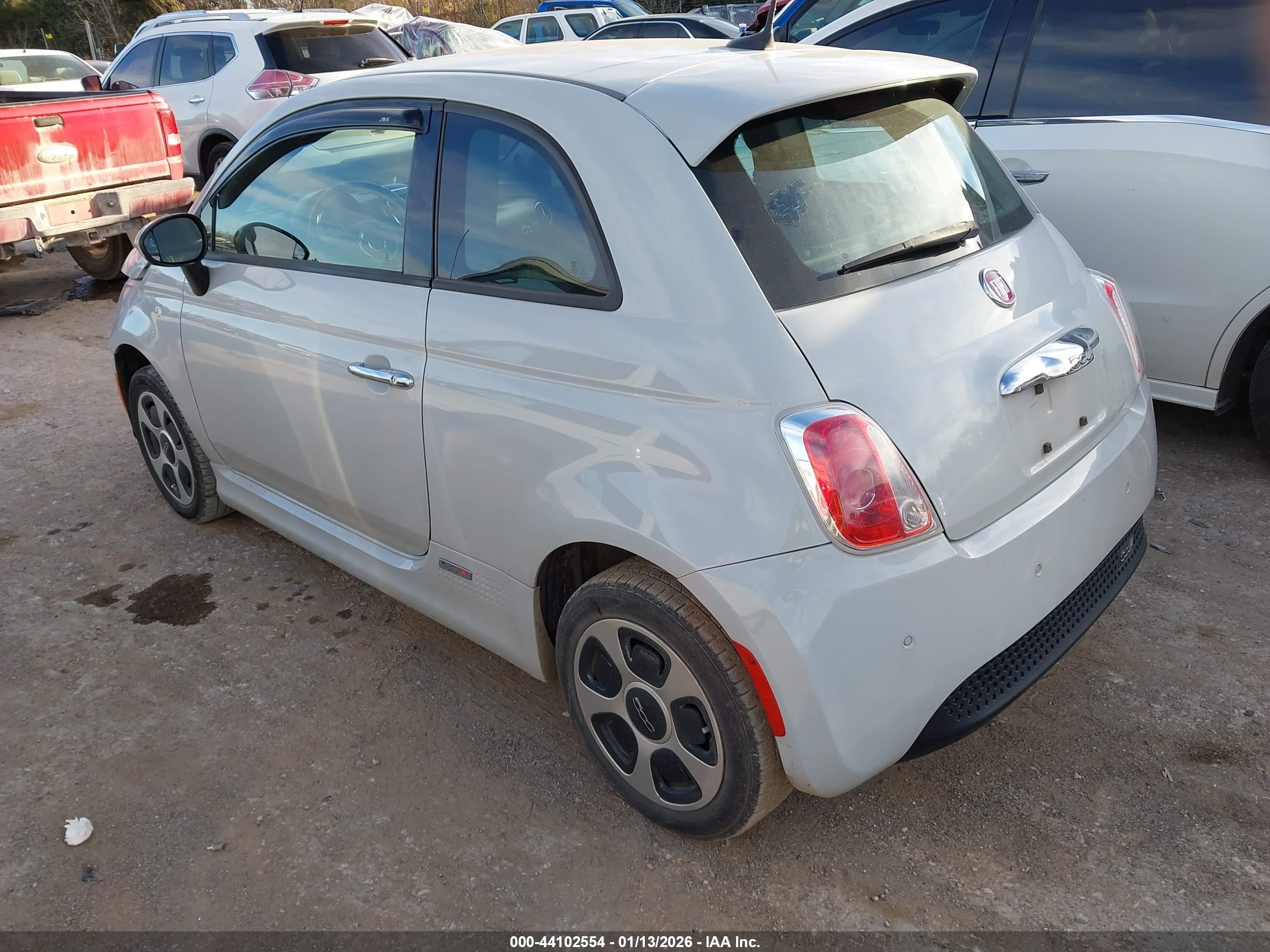 FIAT 500E image 3