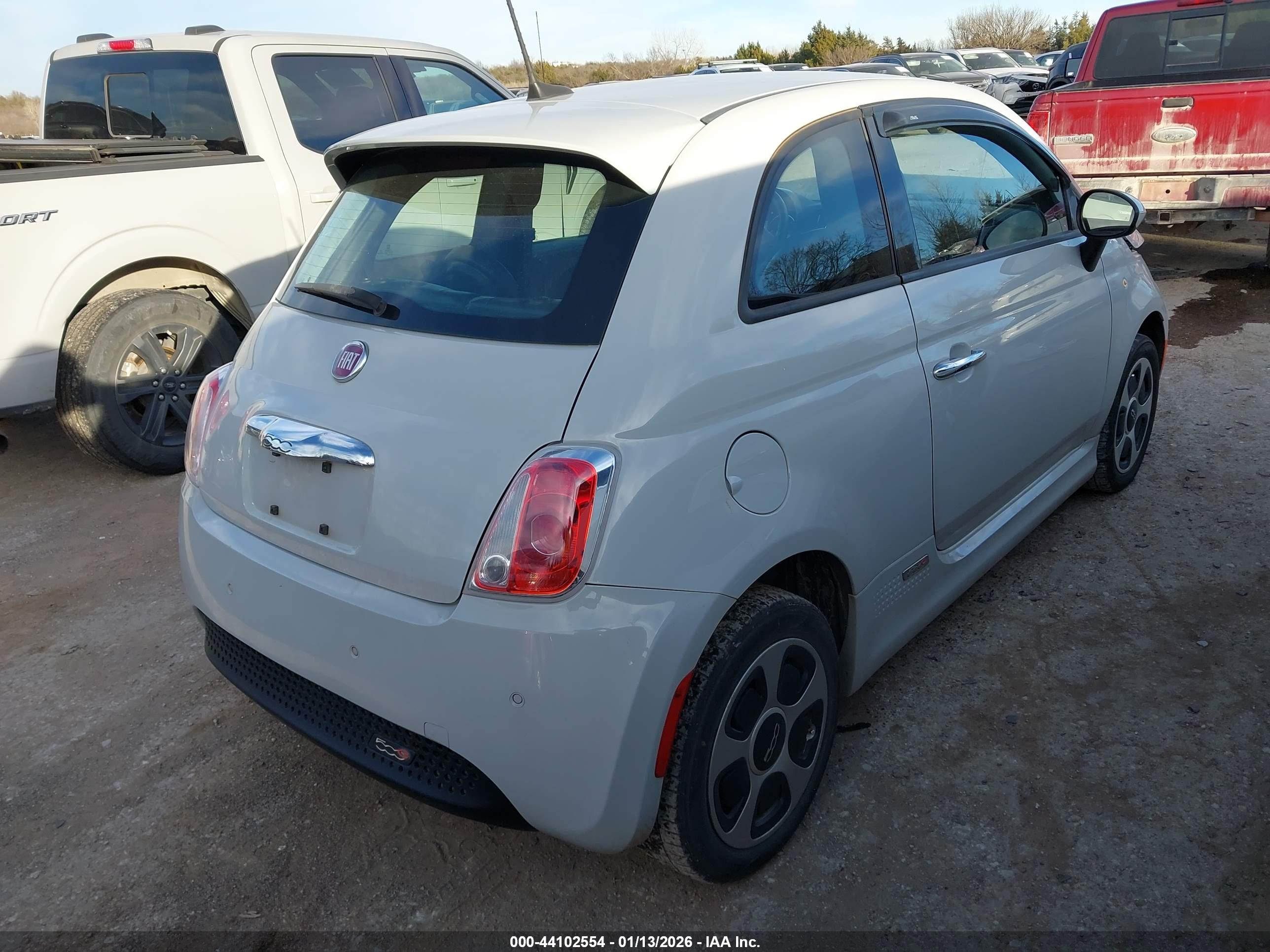 FIAT 500E image 4