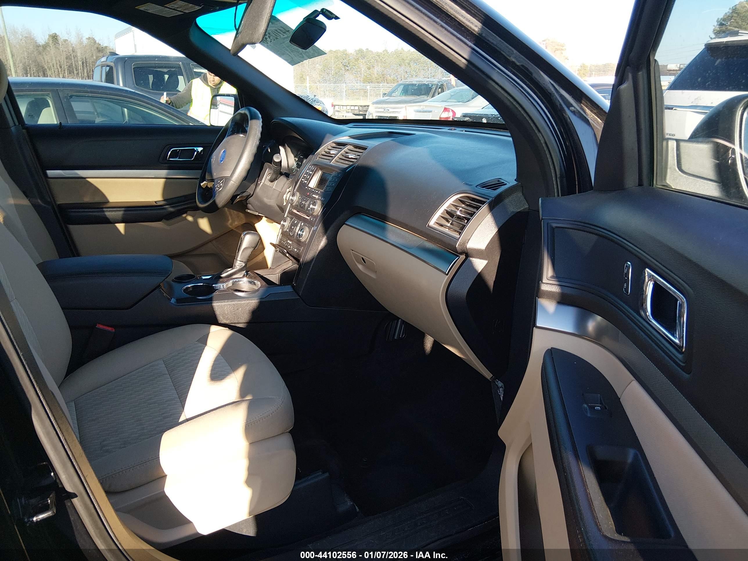 FORD EXPLORER image 5