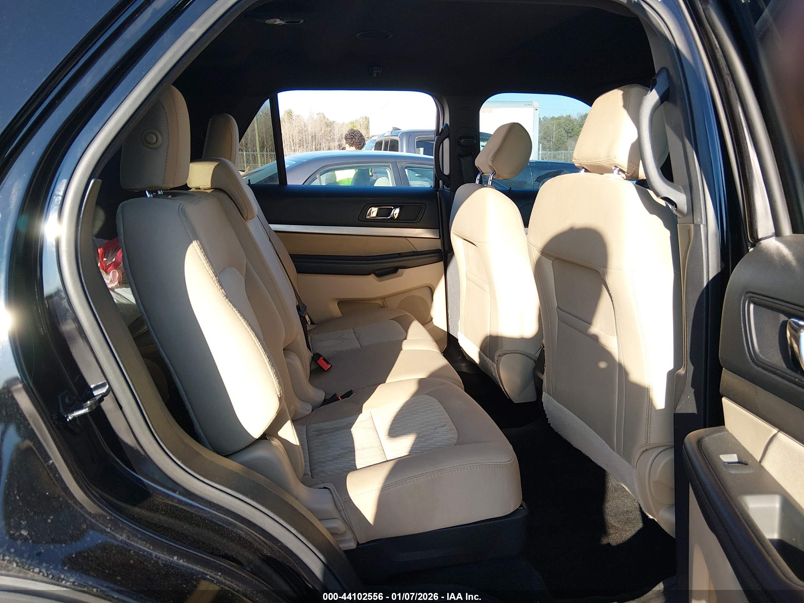 FORD EXPLORER image 8