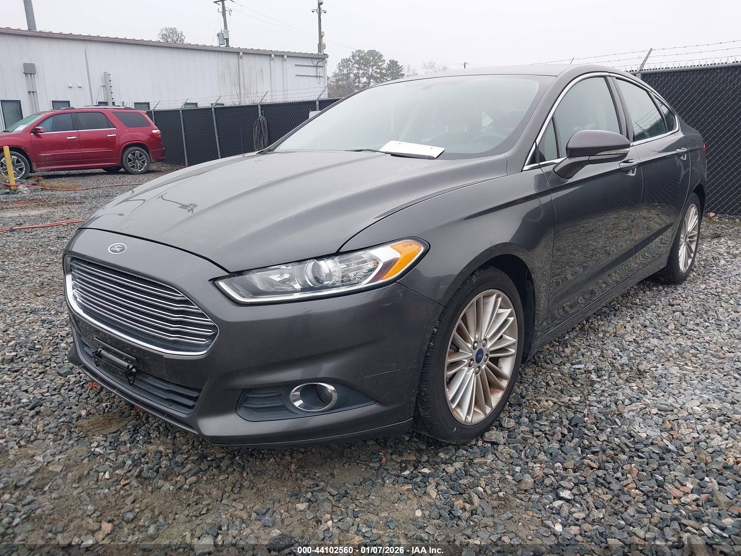FORD FUSION image 2
