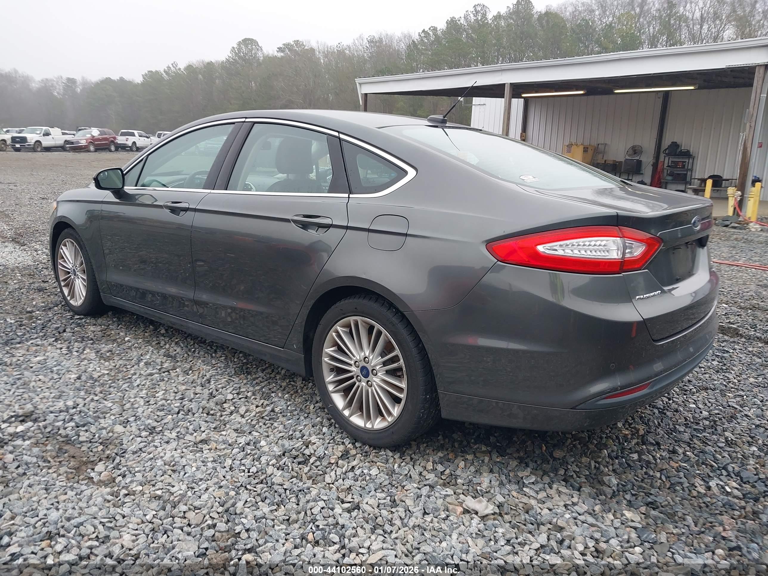 FORD FUSION image 3