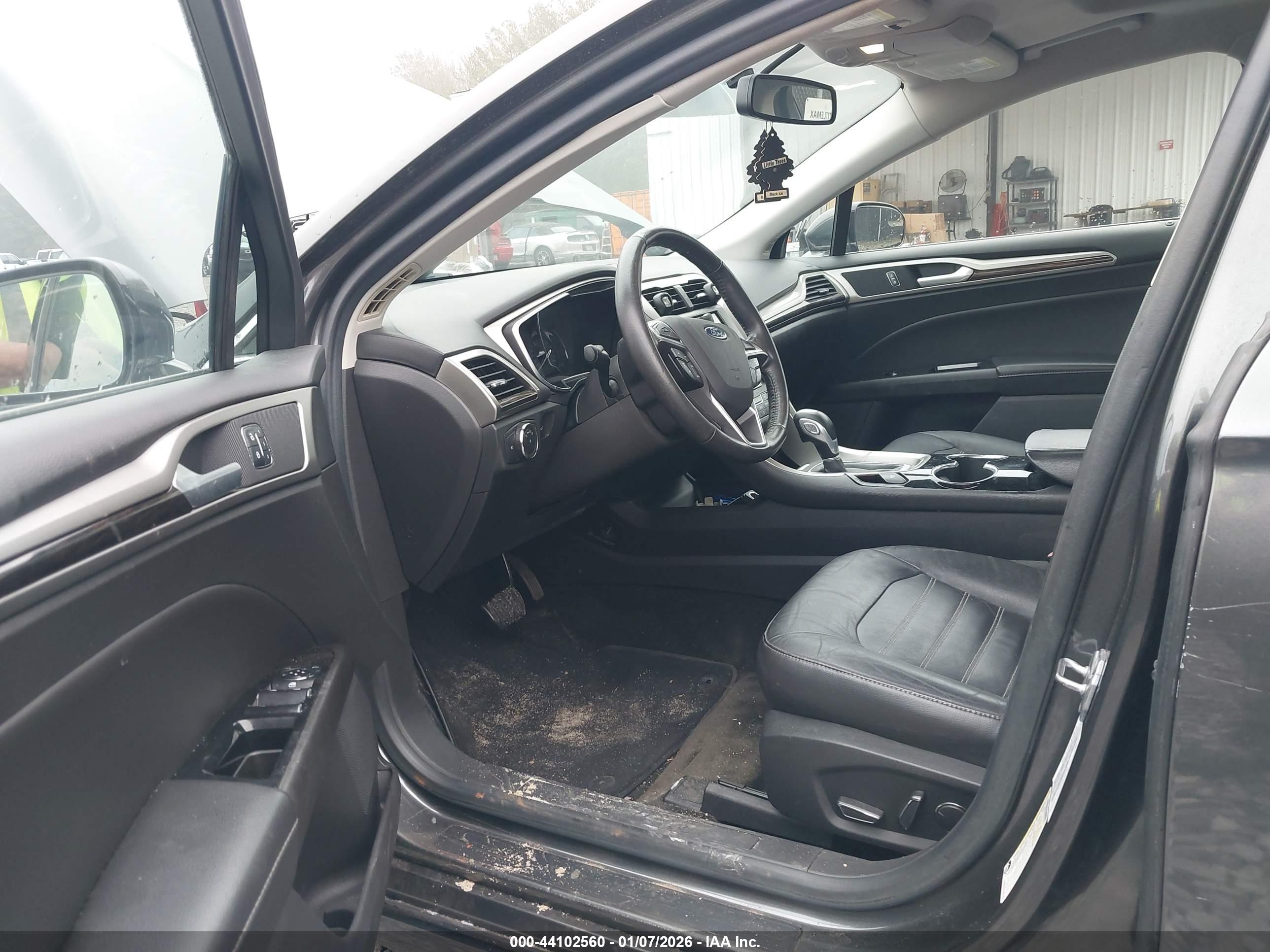 FORD FUSION image 5
