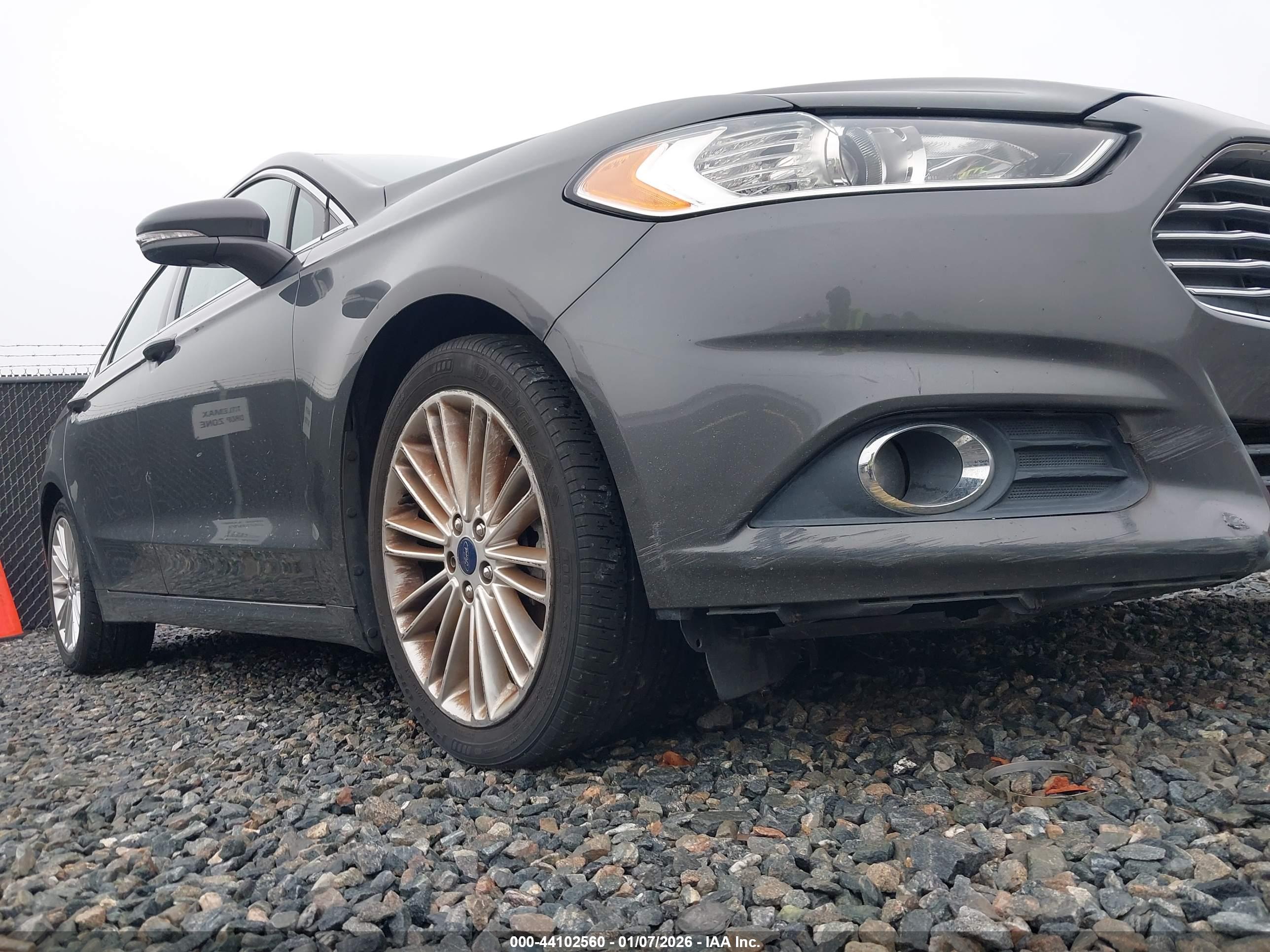 FORD FUSION image 6