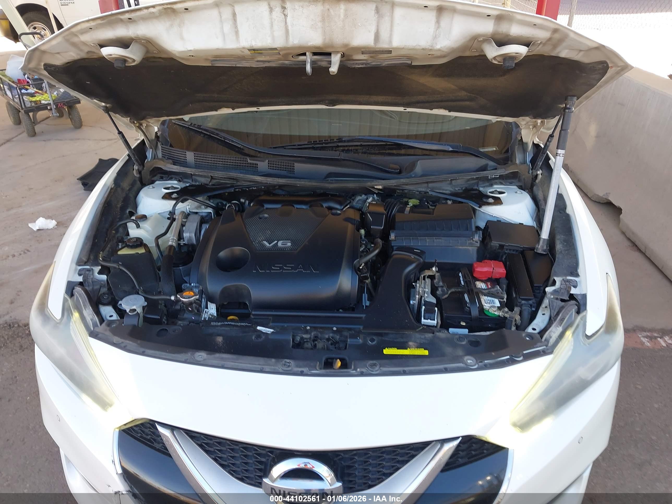 NISSAN MAXIMA image 10