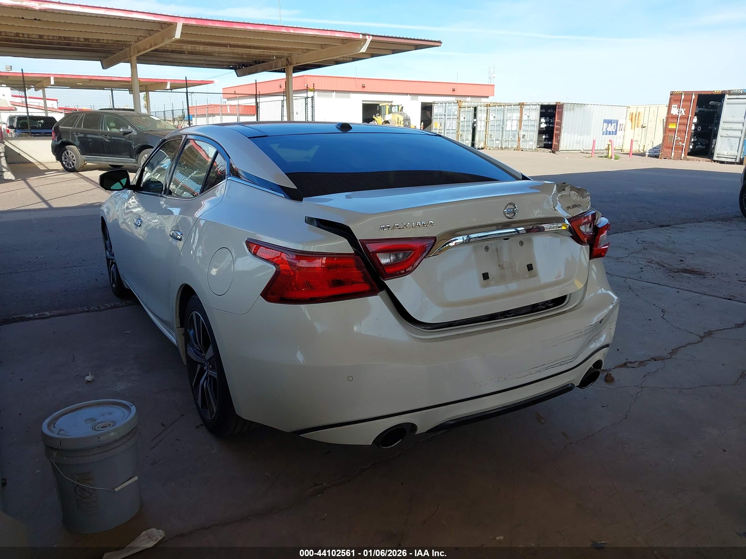 NISSAN MAXIMA image 3