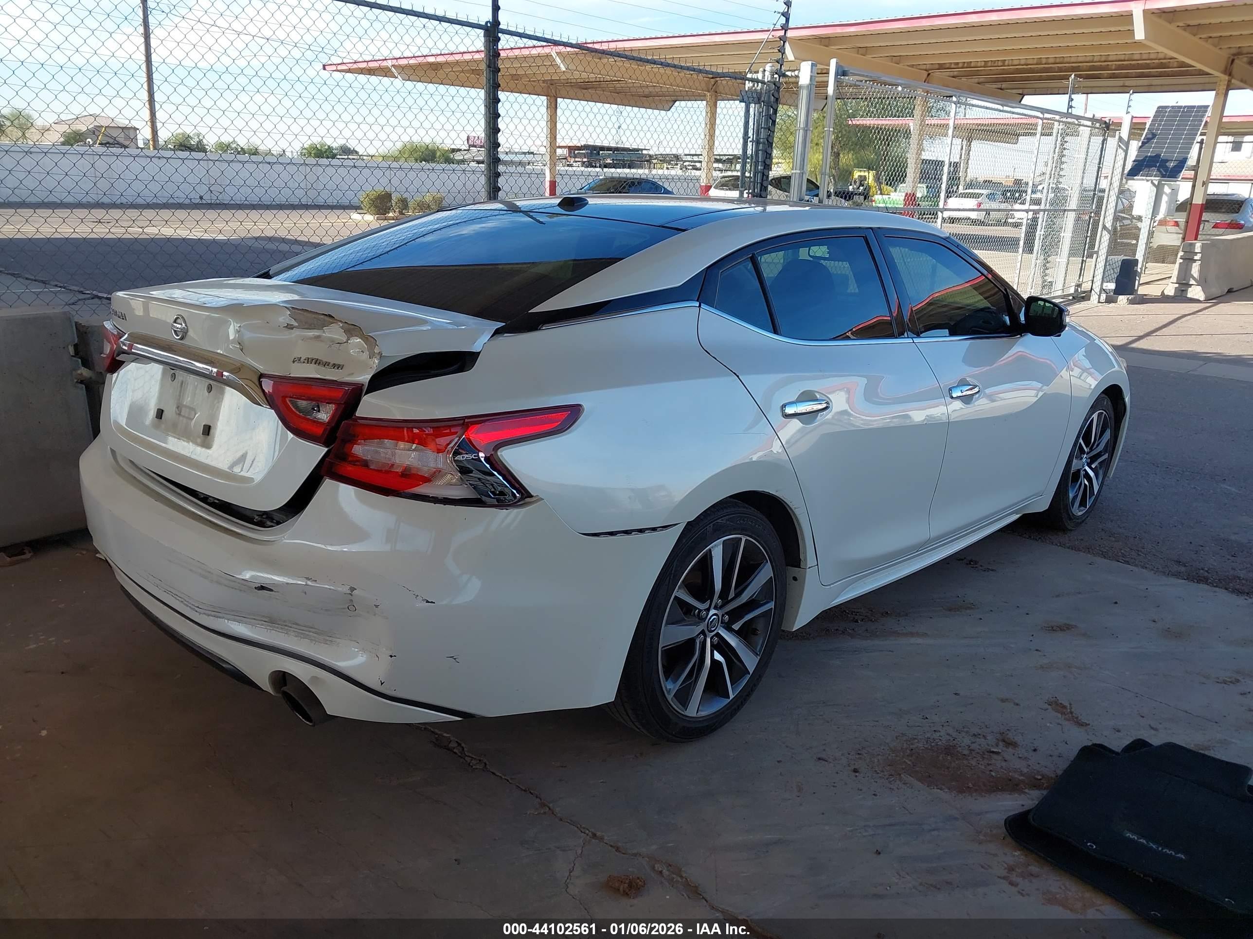 NISSAN MAXIMA image 4