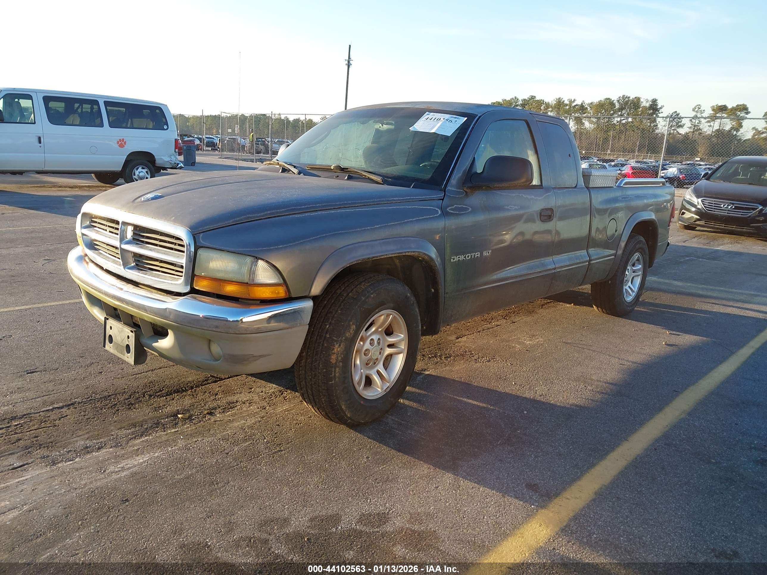 DODGE DAKOTA image 2