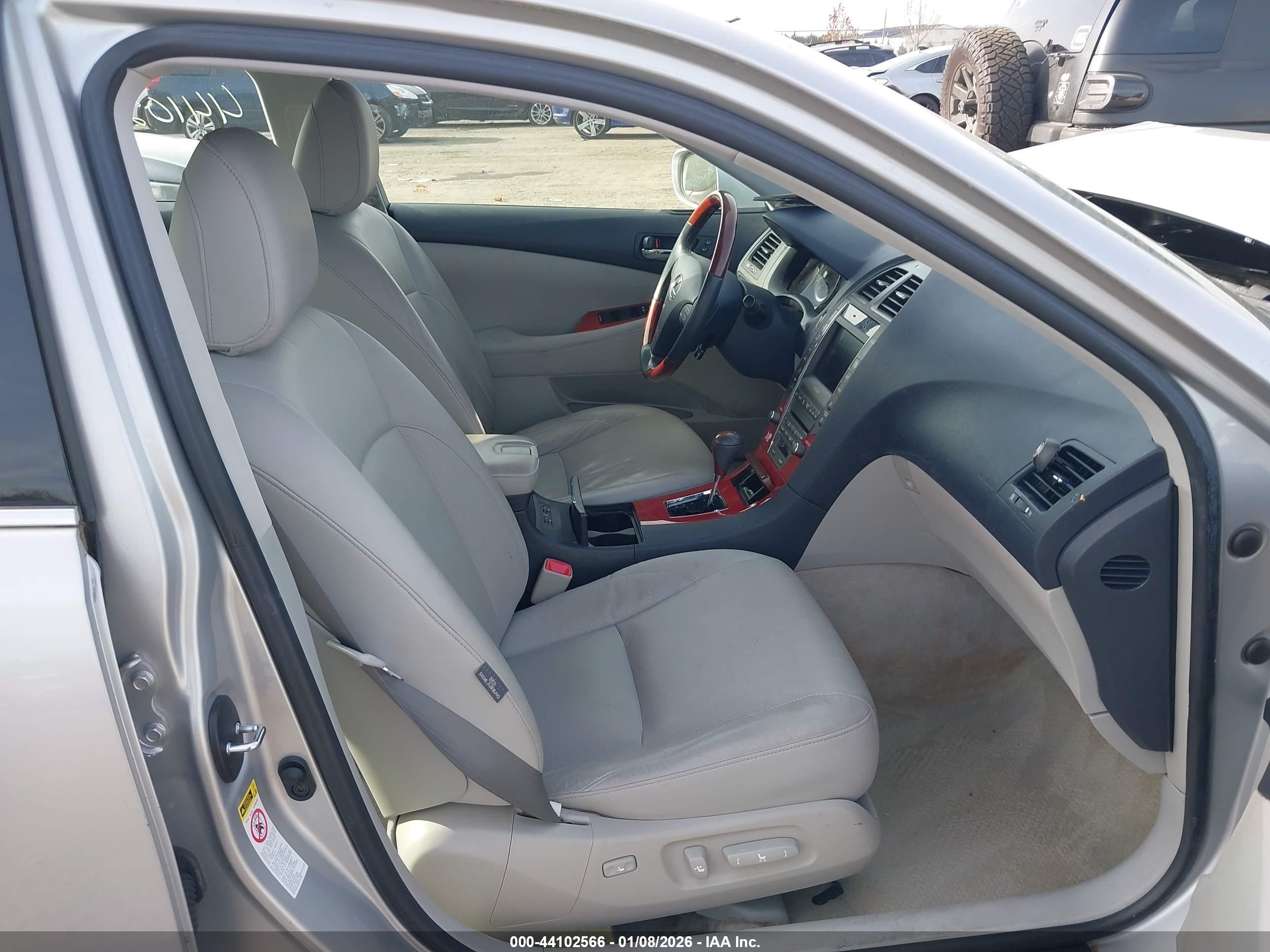 LEXUS ES image 5
