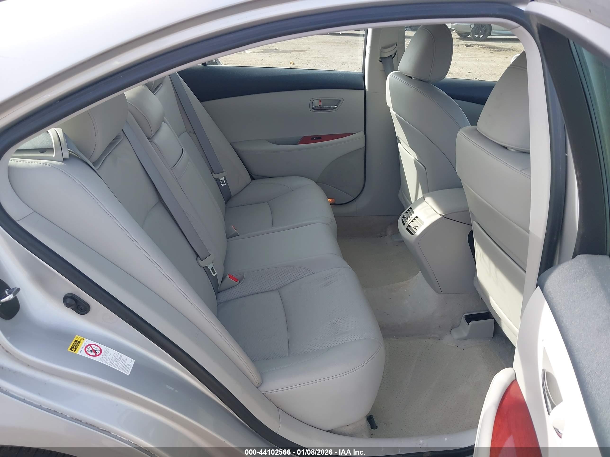 LEXUS ES image 8