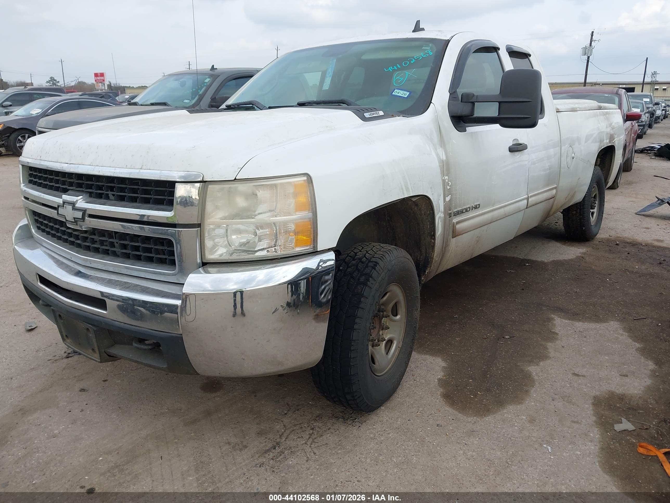 CHEVROLET SILVERADO image 2