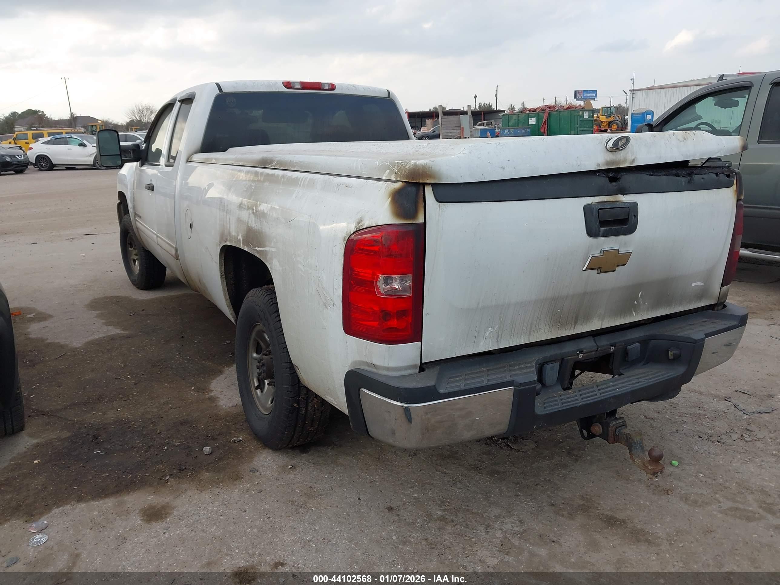 CHEVROLET SILVERADO image 3