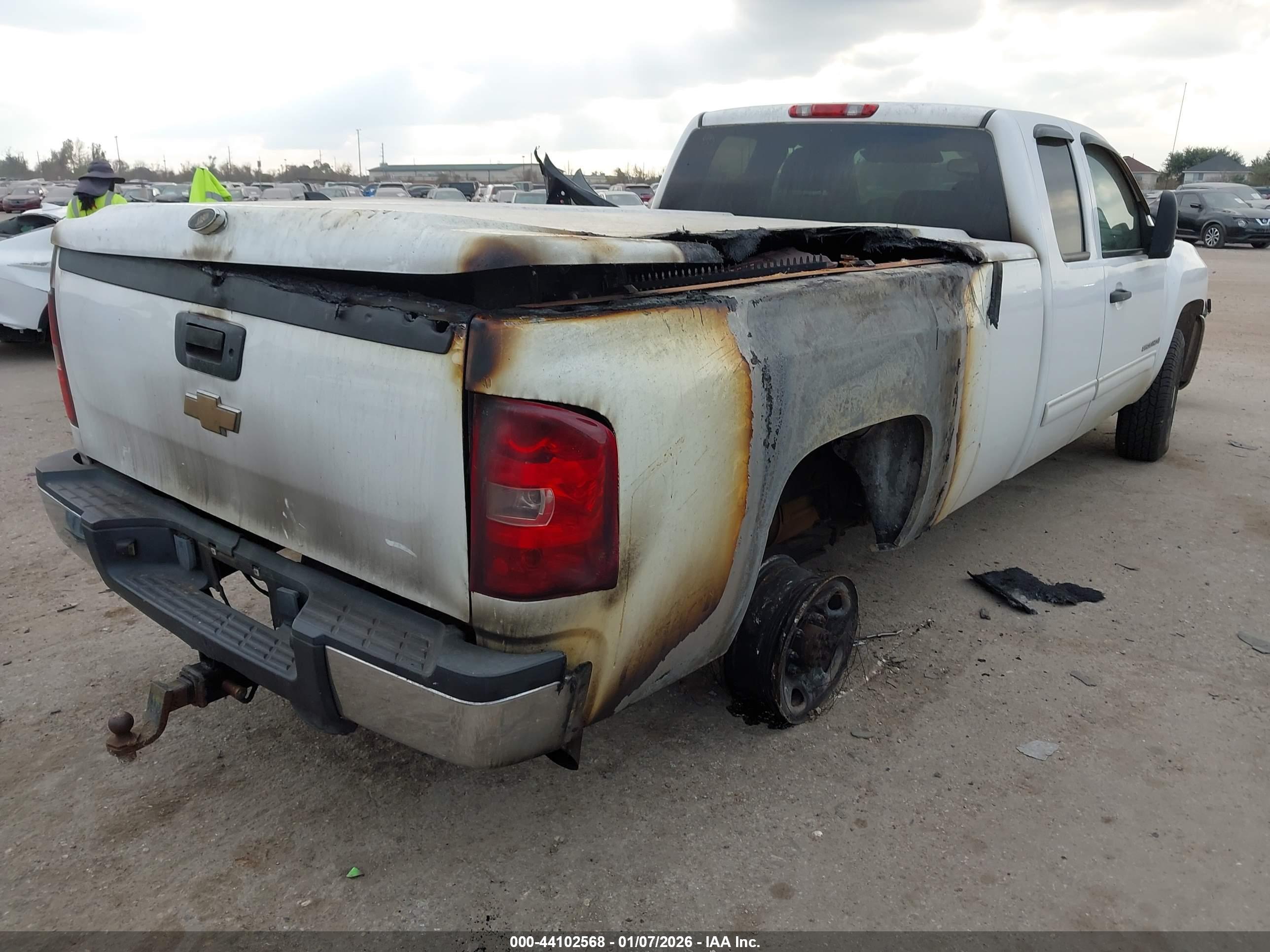 CHEVROLET SILVERADO image 4