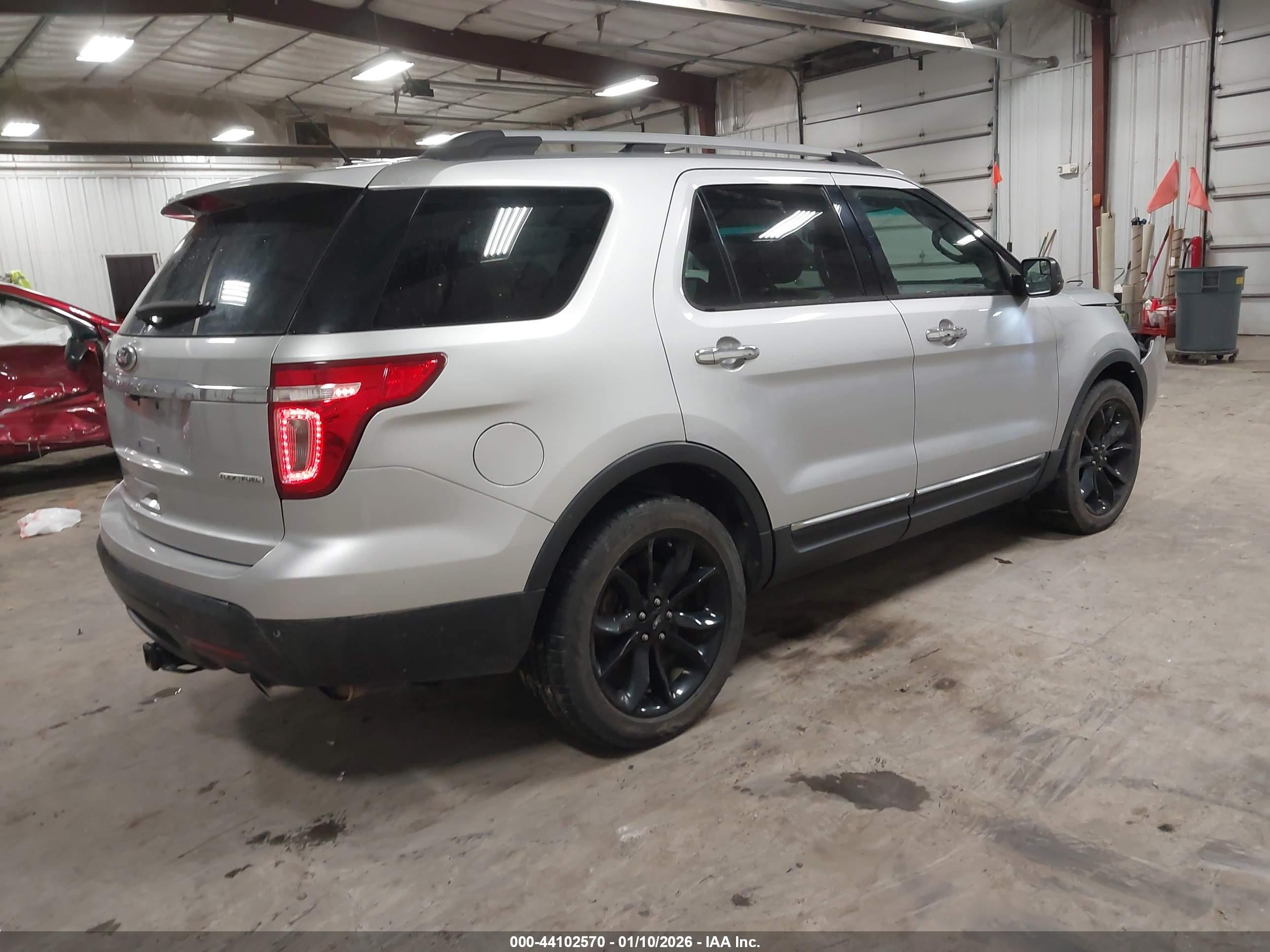 FORD EXPLORER image 4