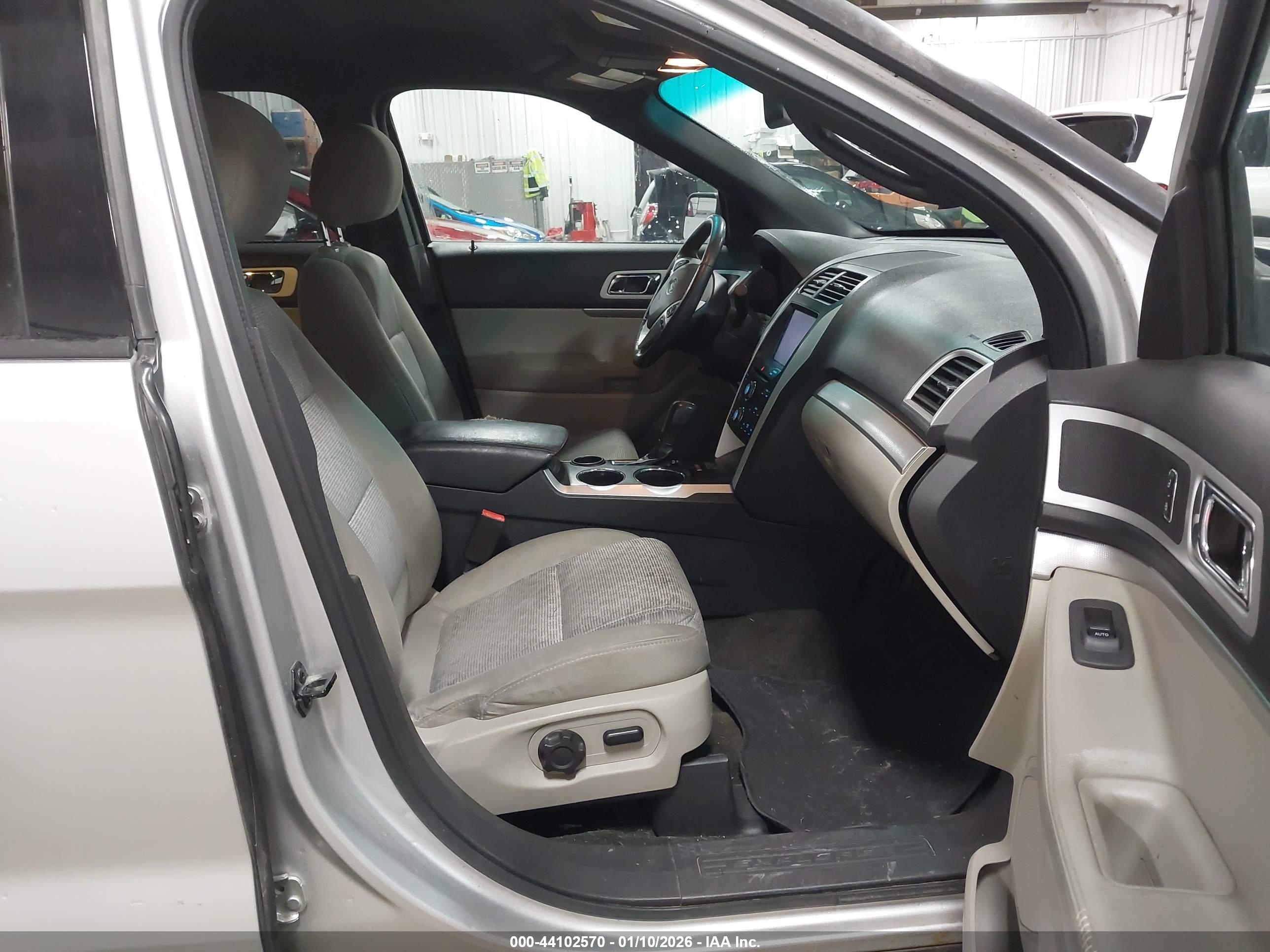 FORD EXPLORER image 5