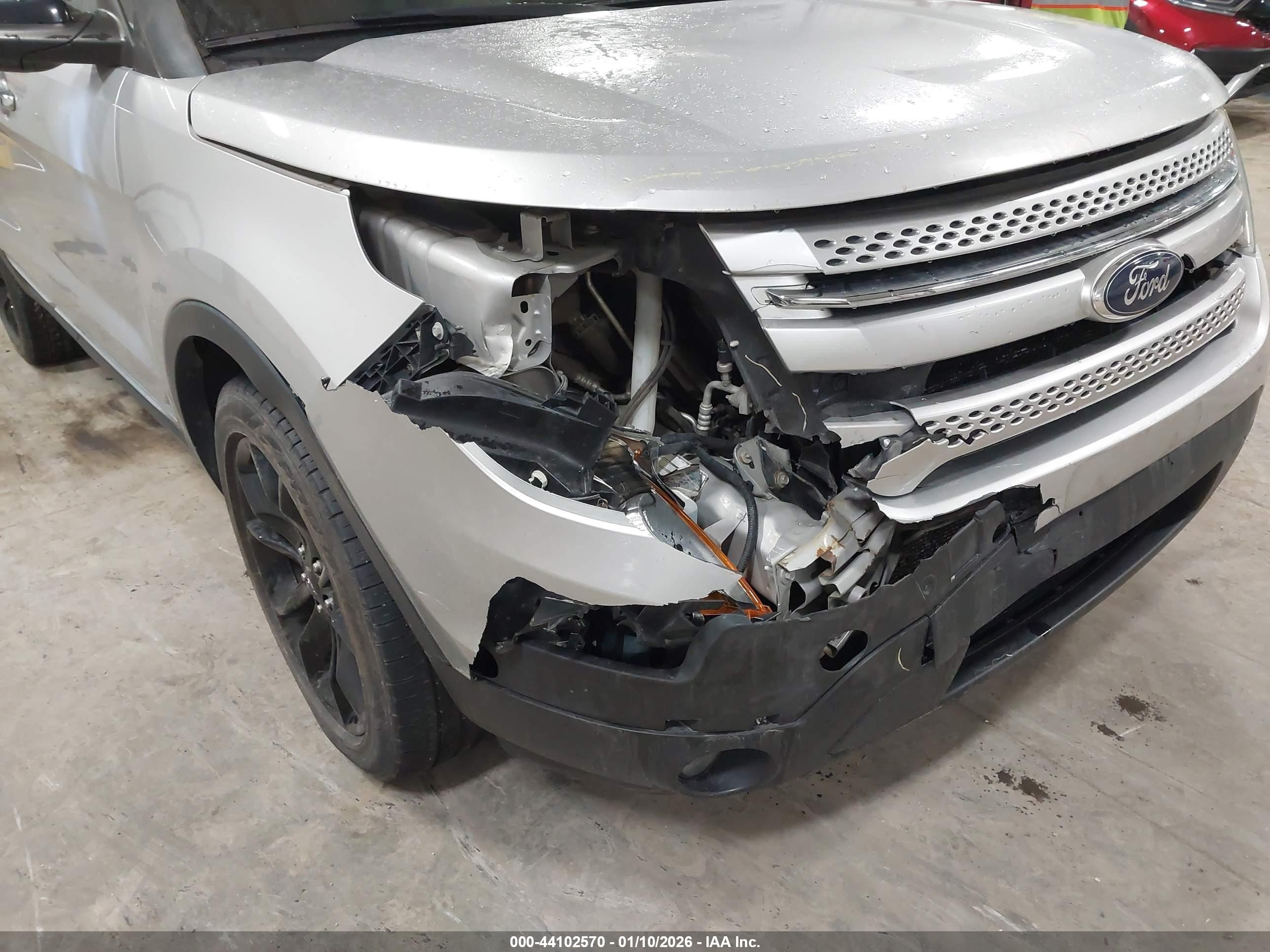 FORD EXPLORER image 6
