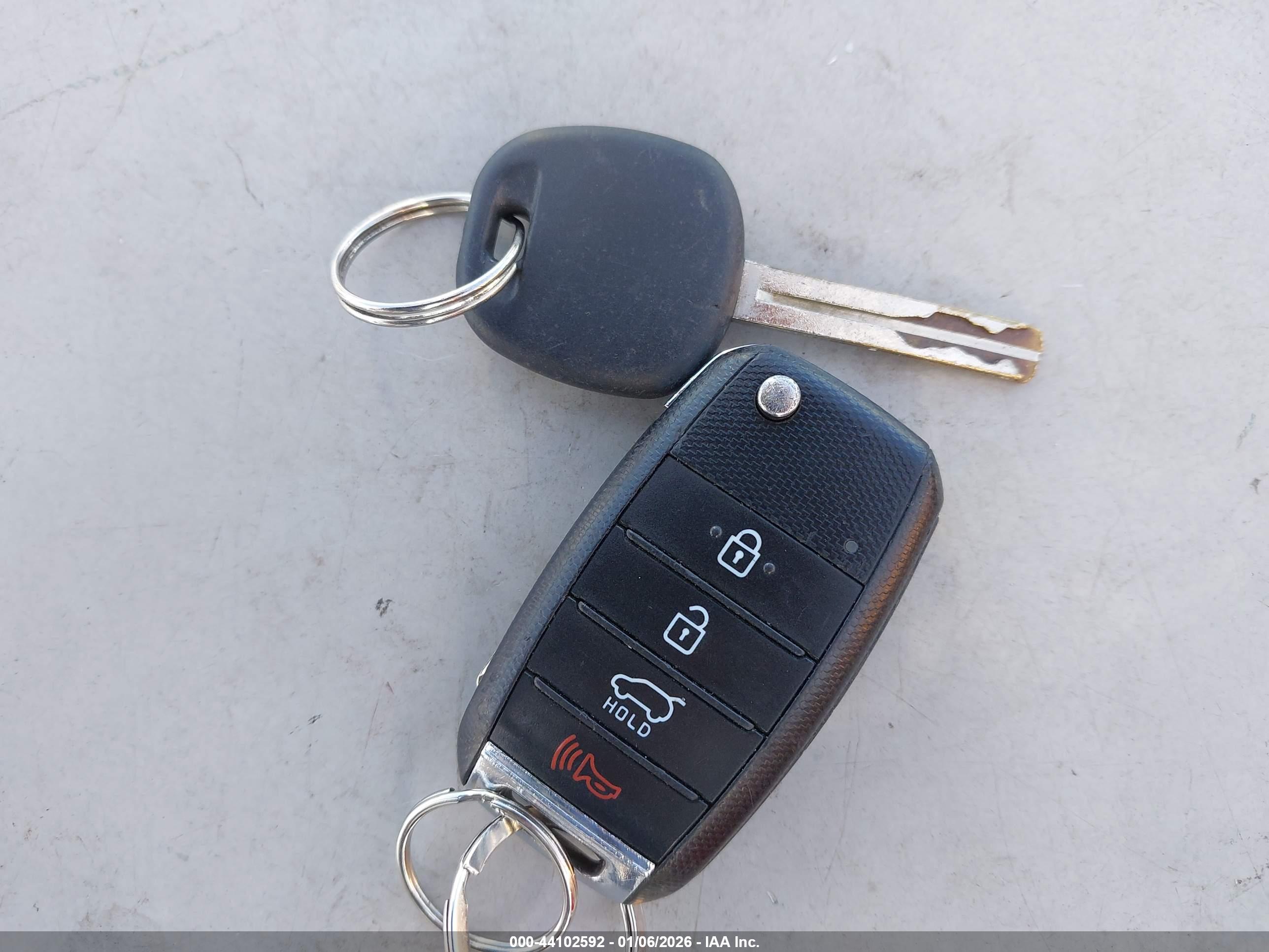 KIA SPORTAGE image 11