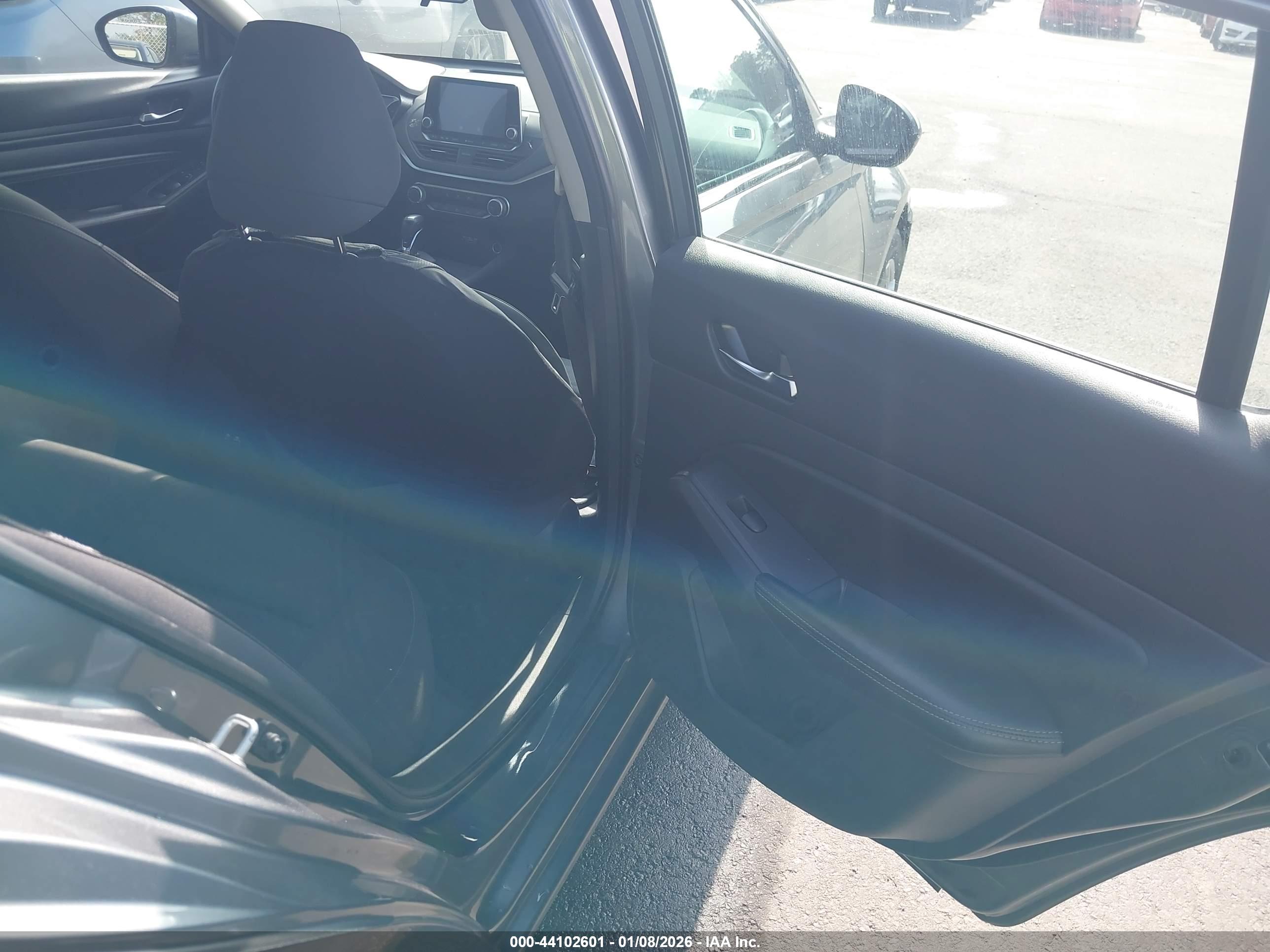 NISSAN ALTIMA image 8