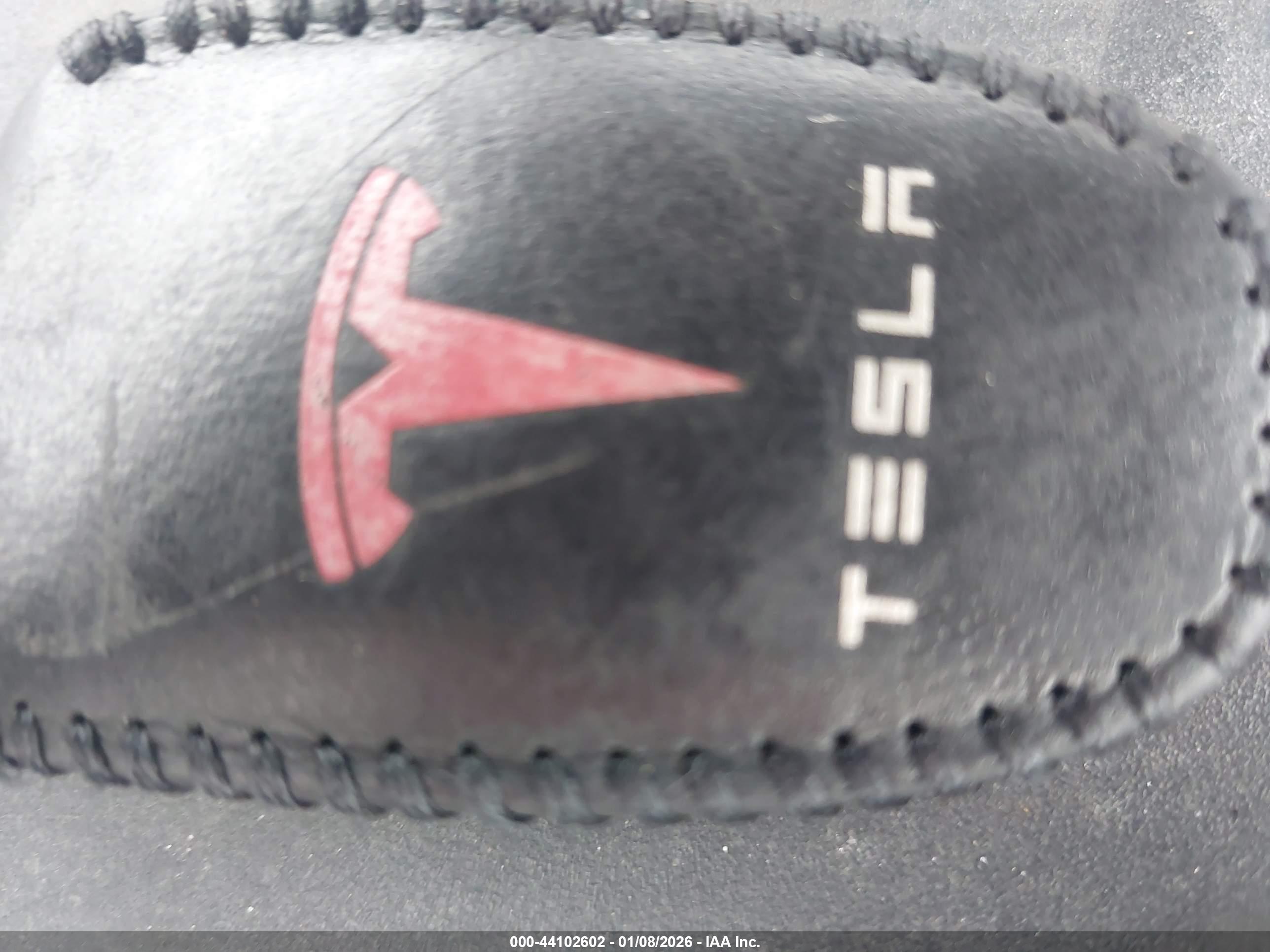 TESLA MODEL image 11