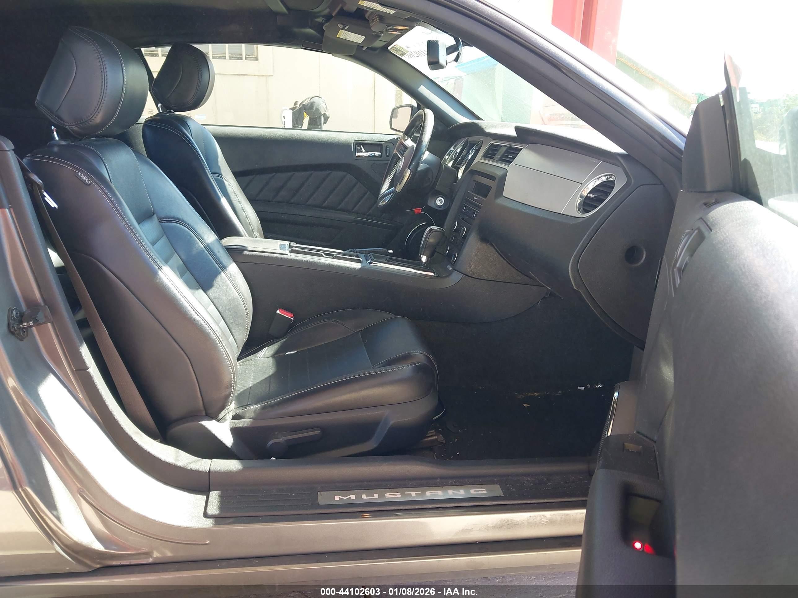 FORD MUSTANG image 5