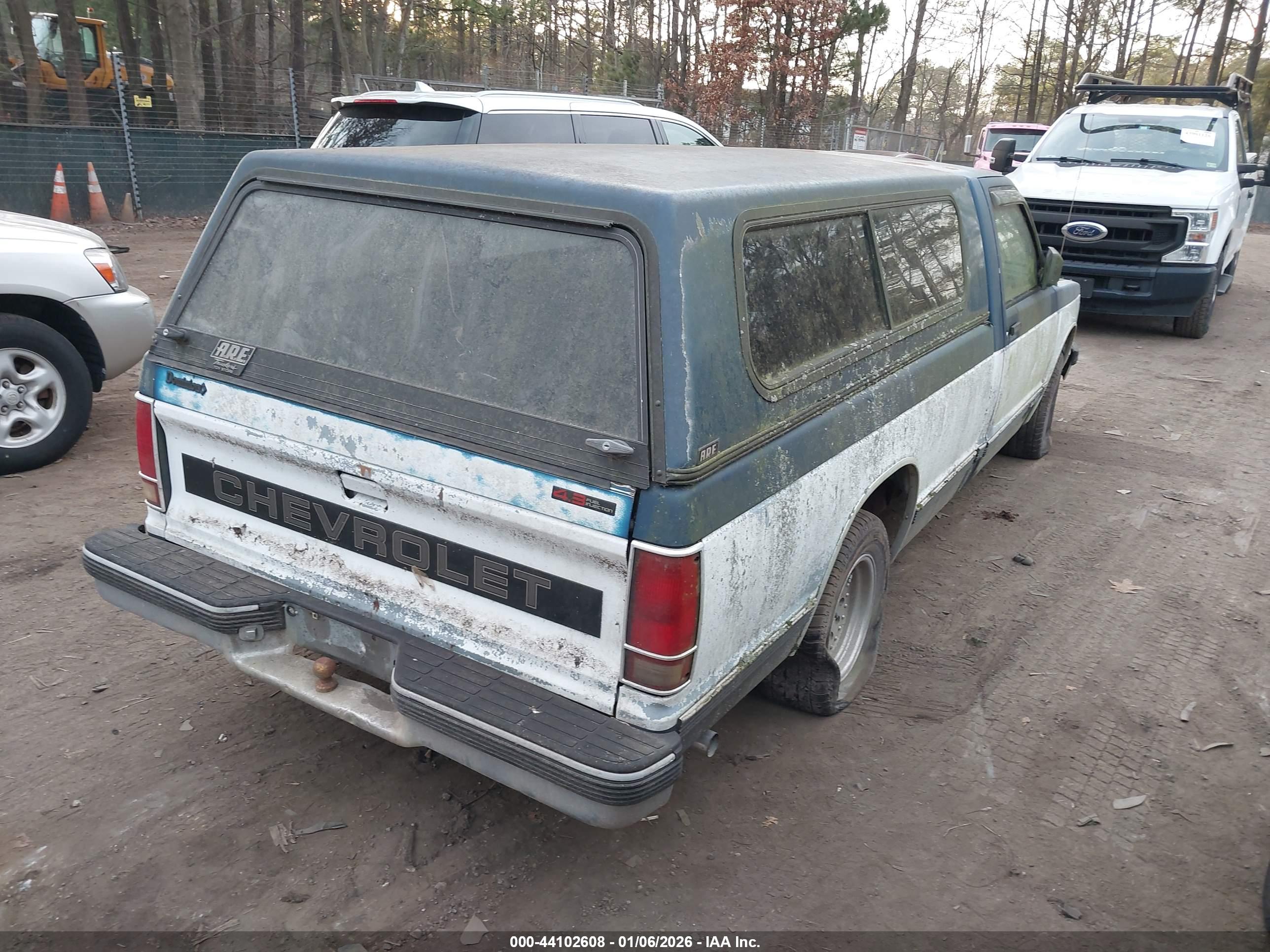 CHEVROLET S image 4
