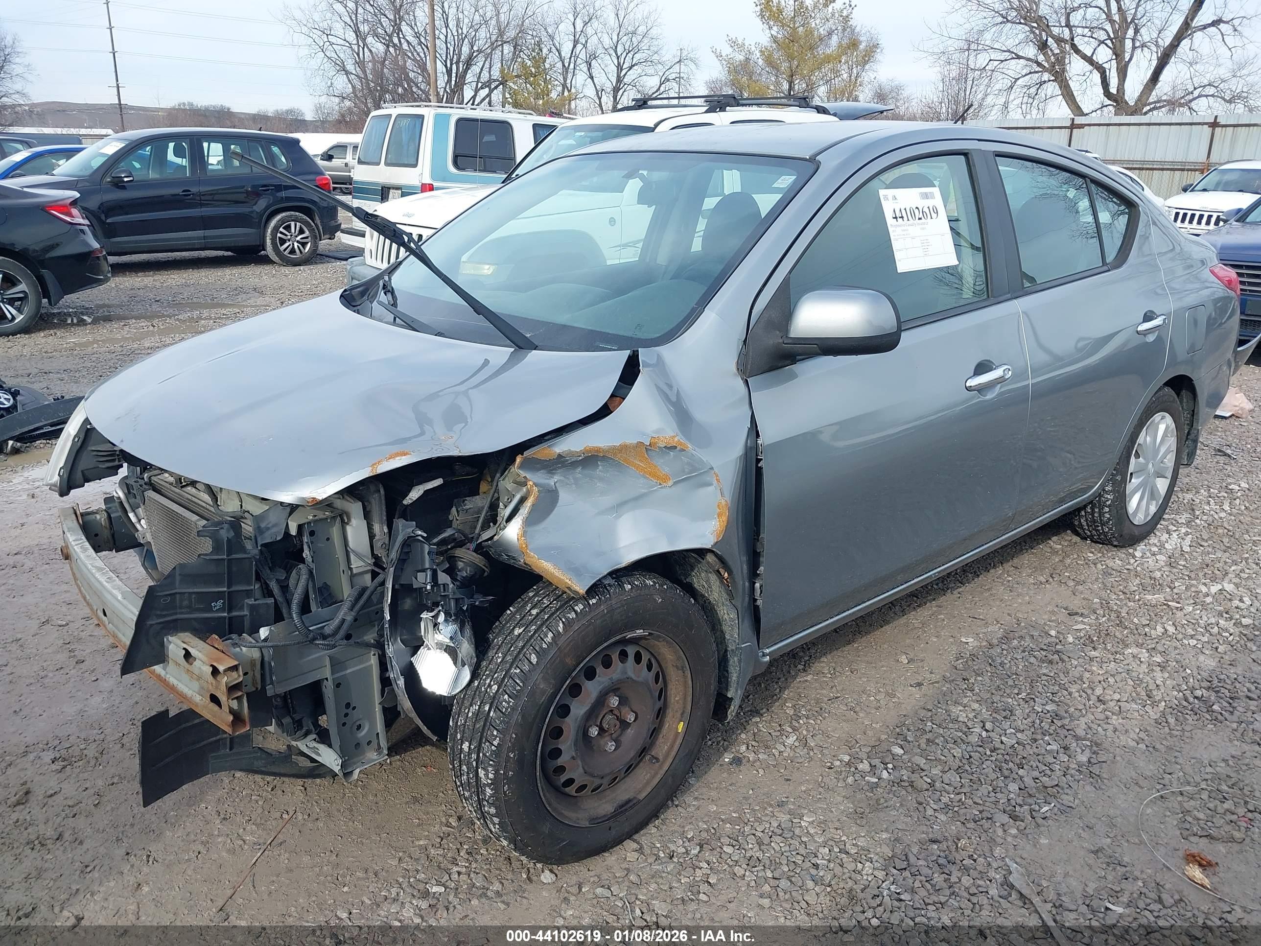 NISSAN VERSA image 2