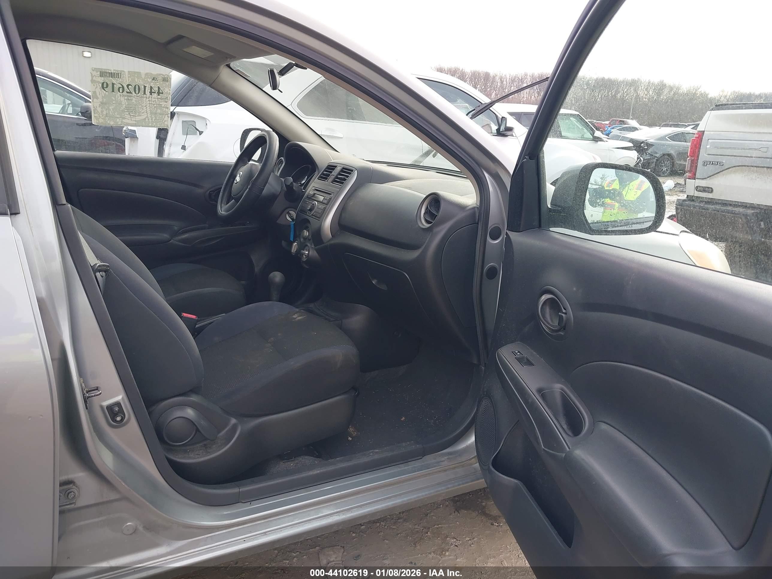 NISSAN VERSA image 5