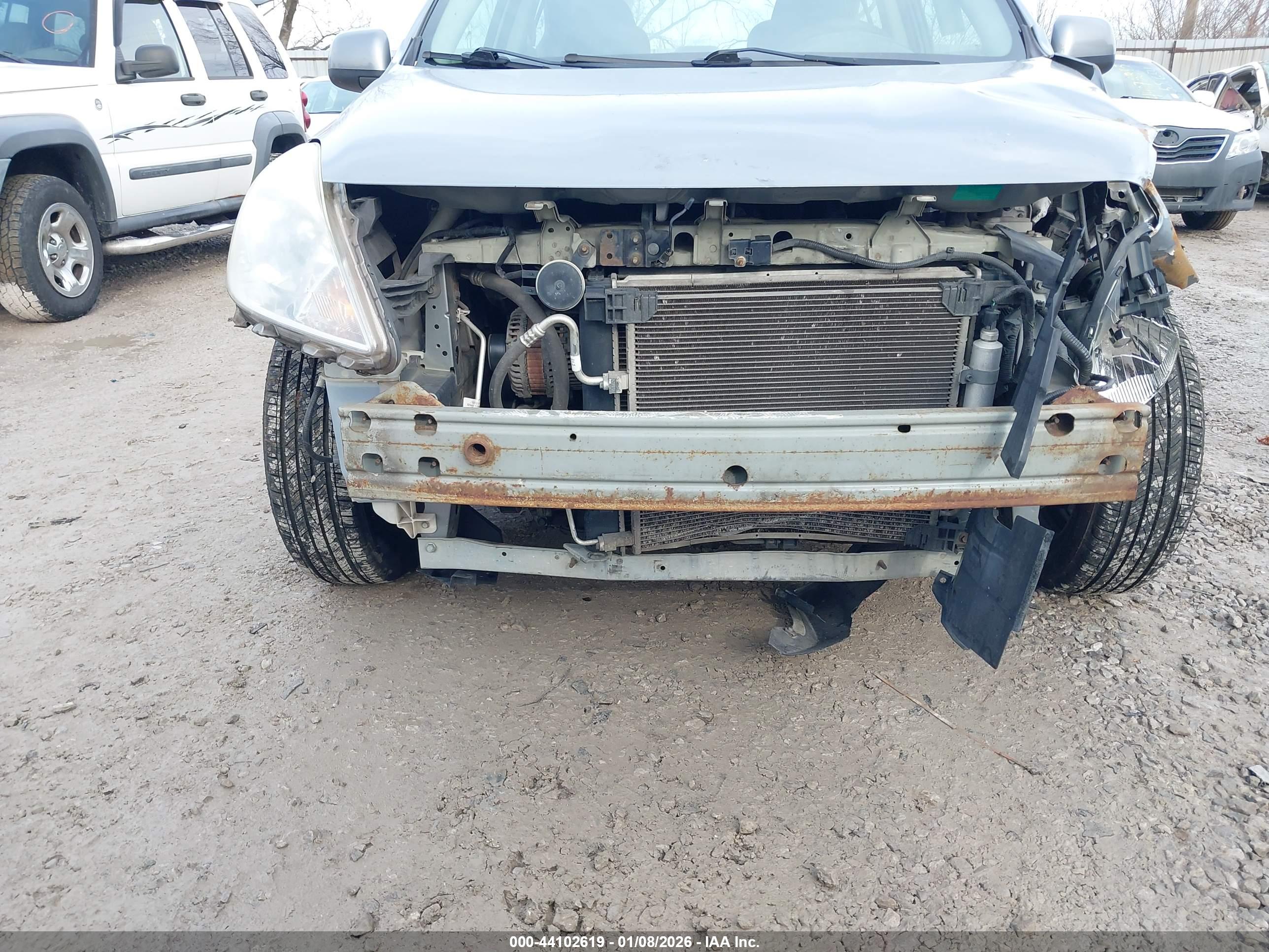 NISSAN VERSA image 6
