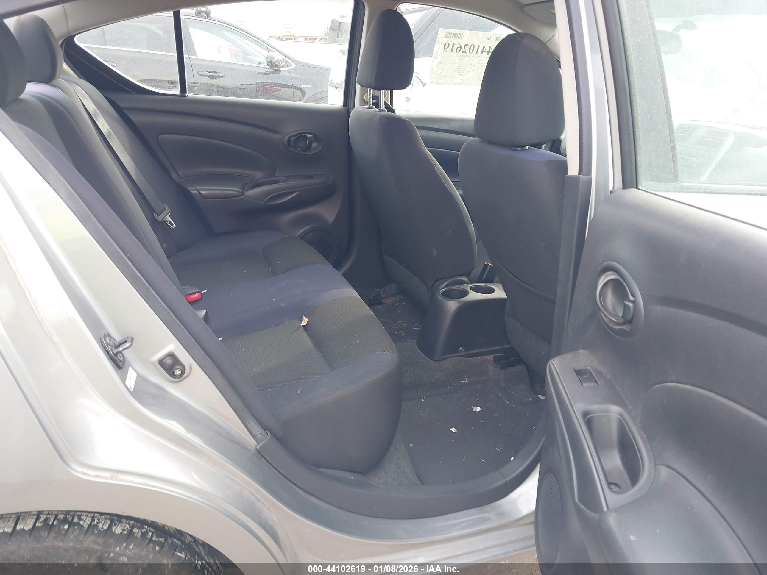 NISSAN VERSA image 8