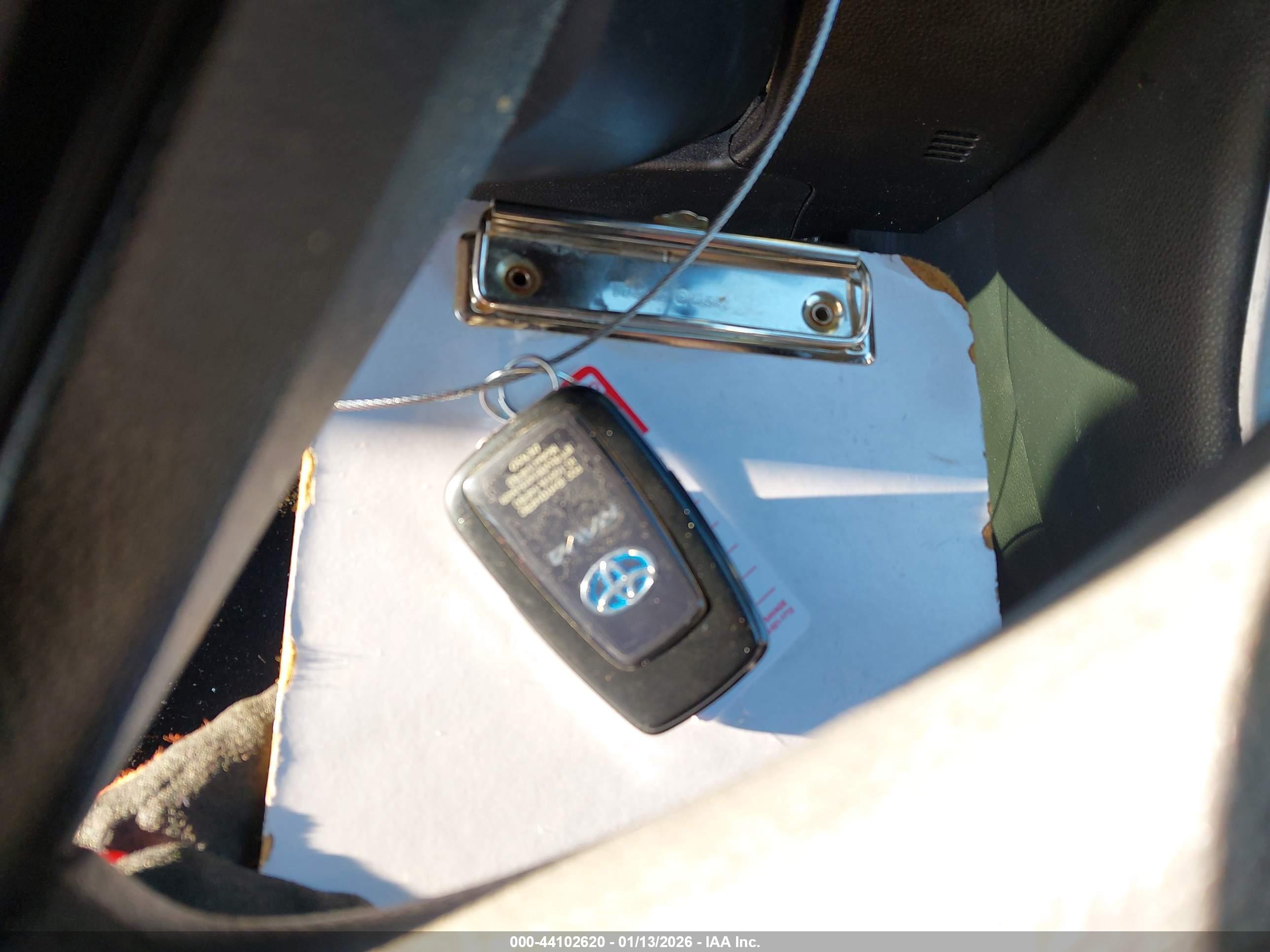 TOYOTA RAV4 image 11