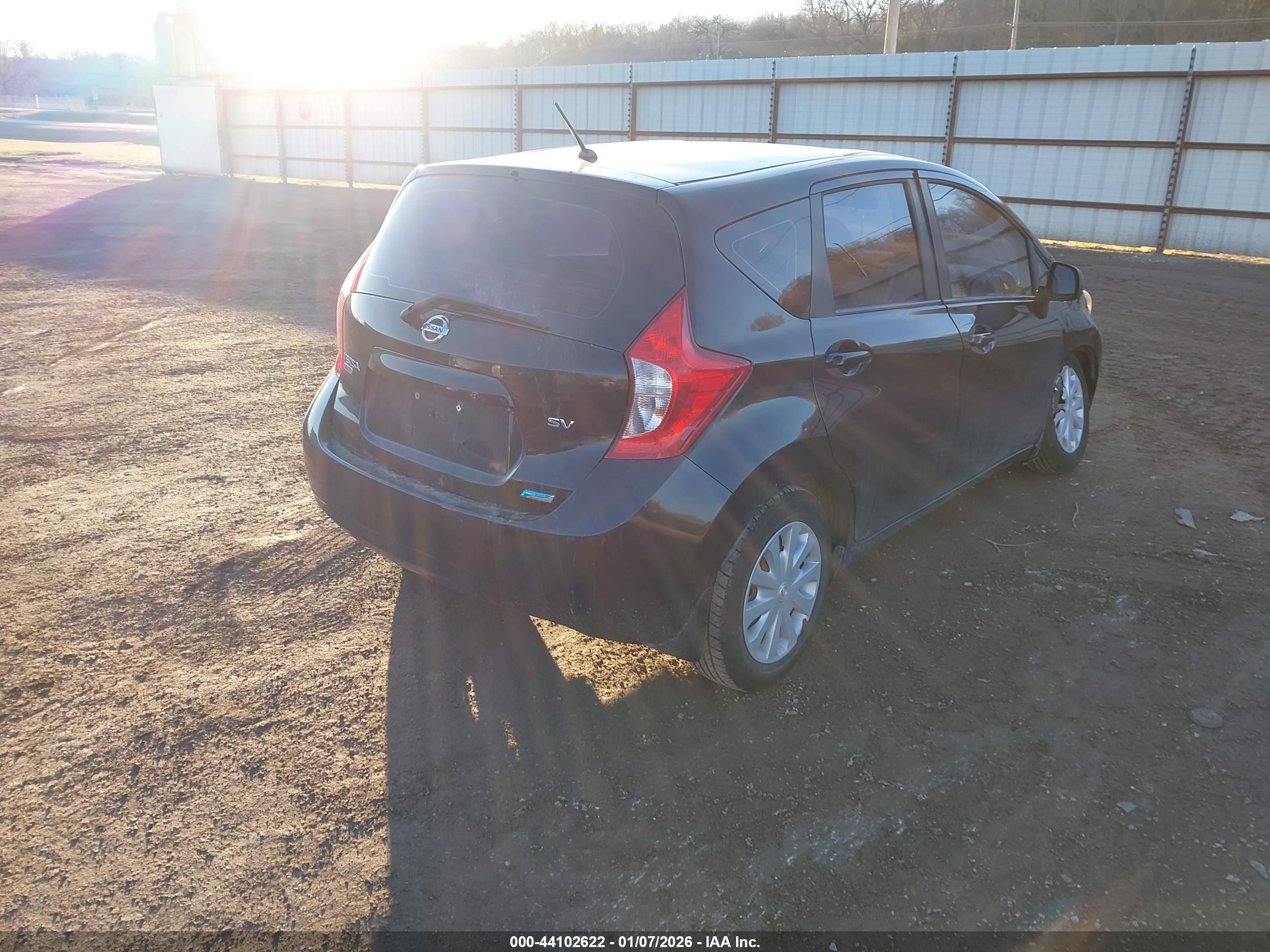 NISSAN VERSA image 4