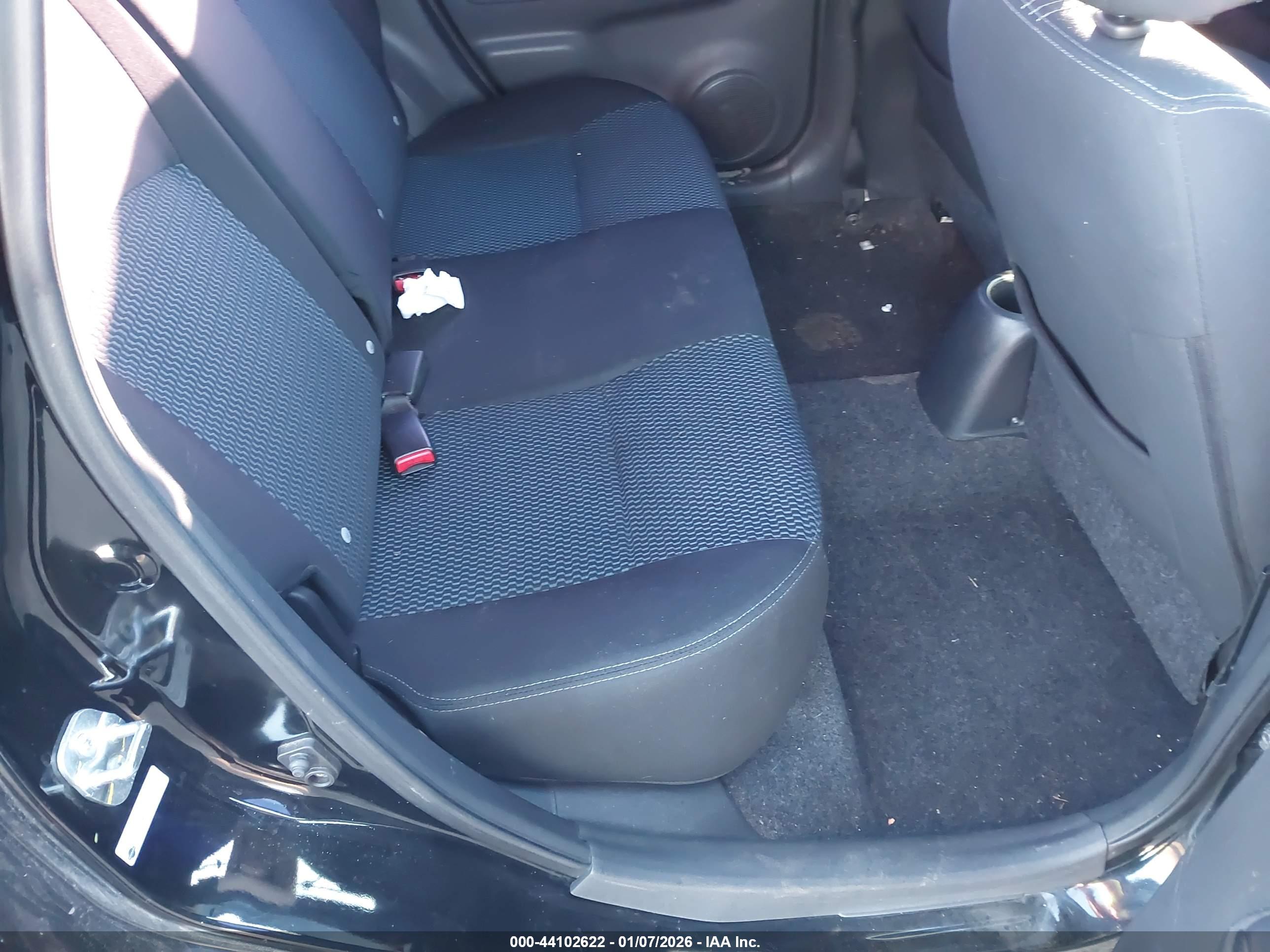 NISSAN VERSA image 8