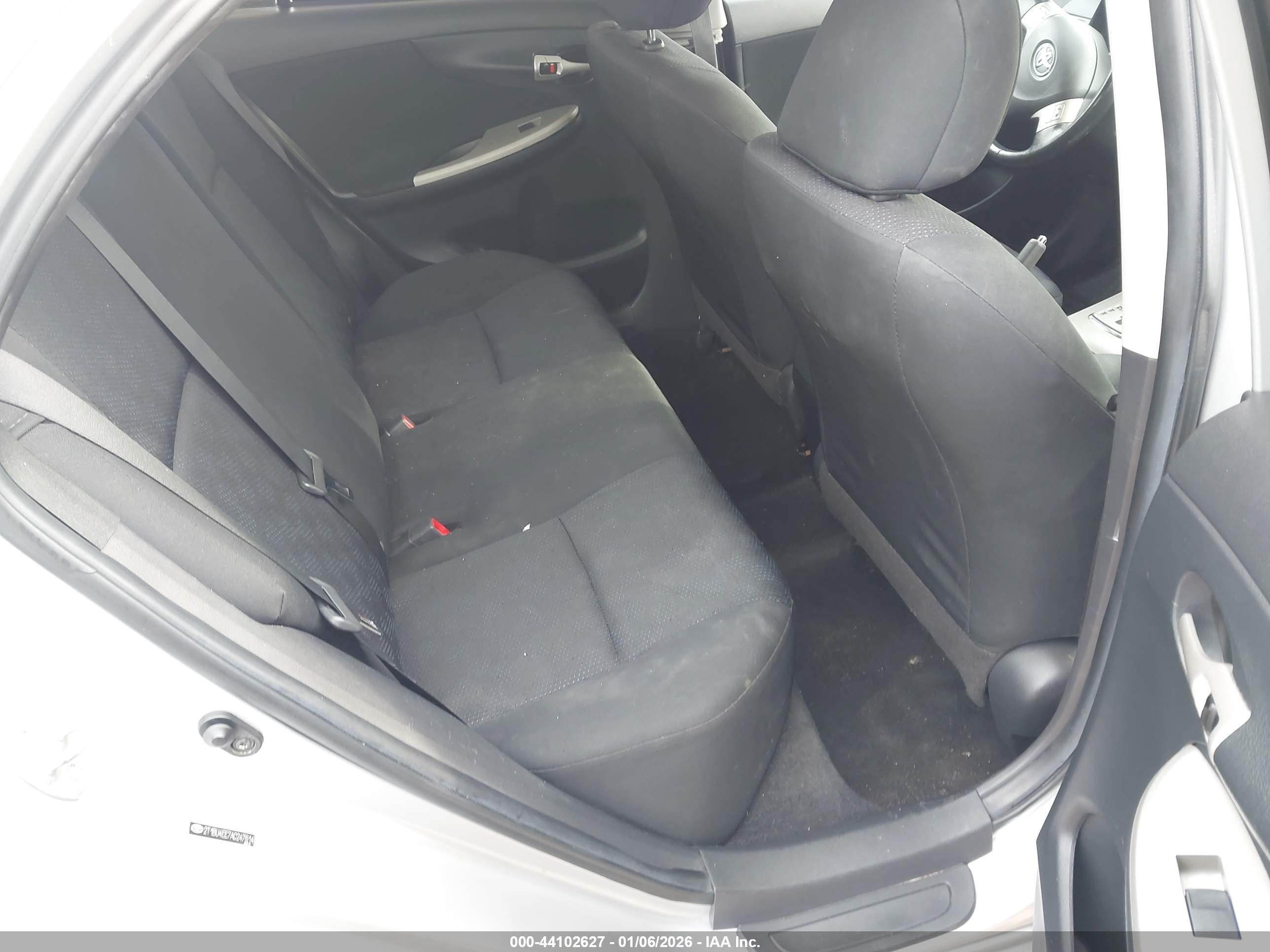 TOYOTA COROLLA image 8