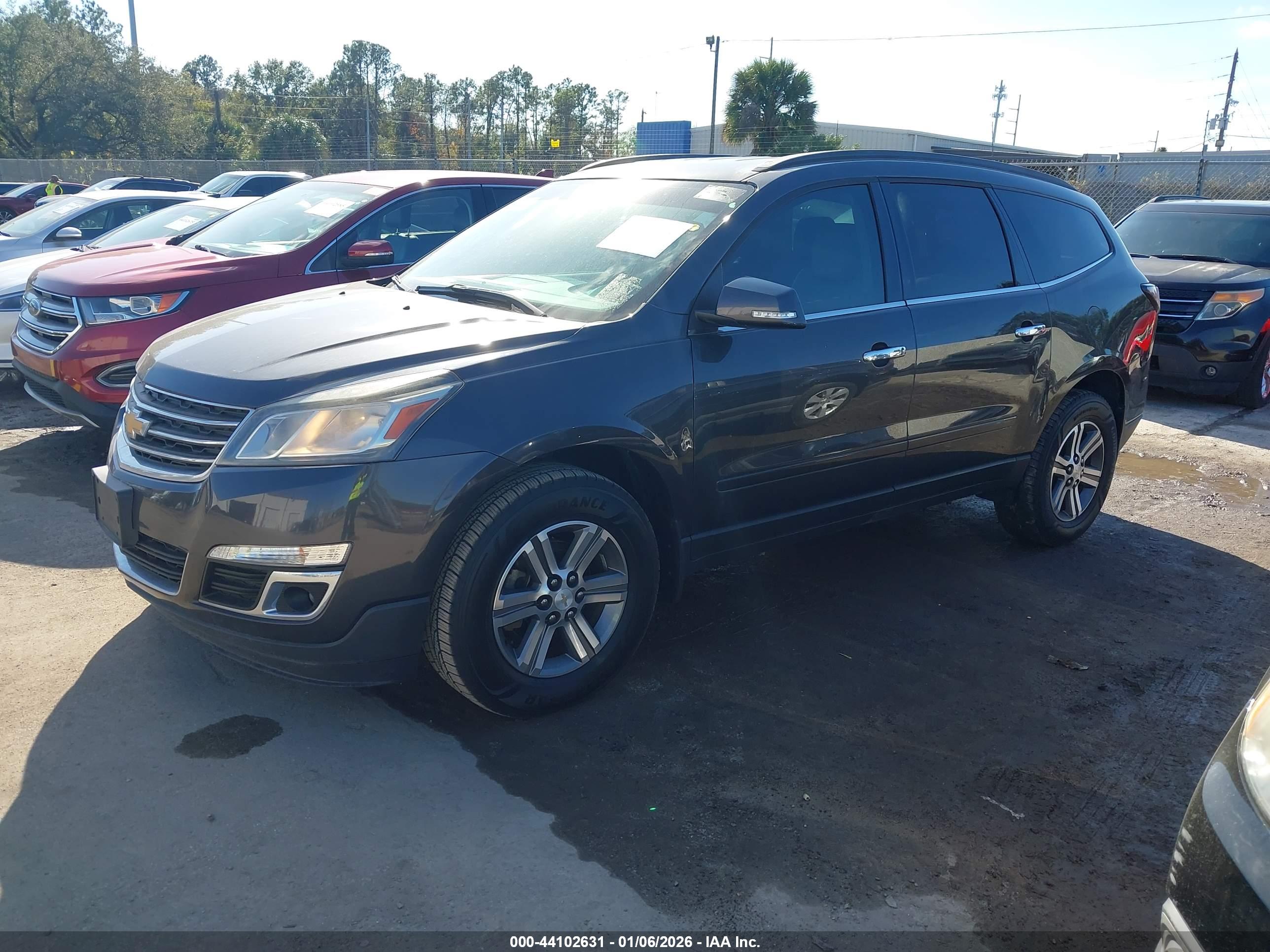 CHEVROLET TRAVERSE image 2