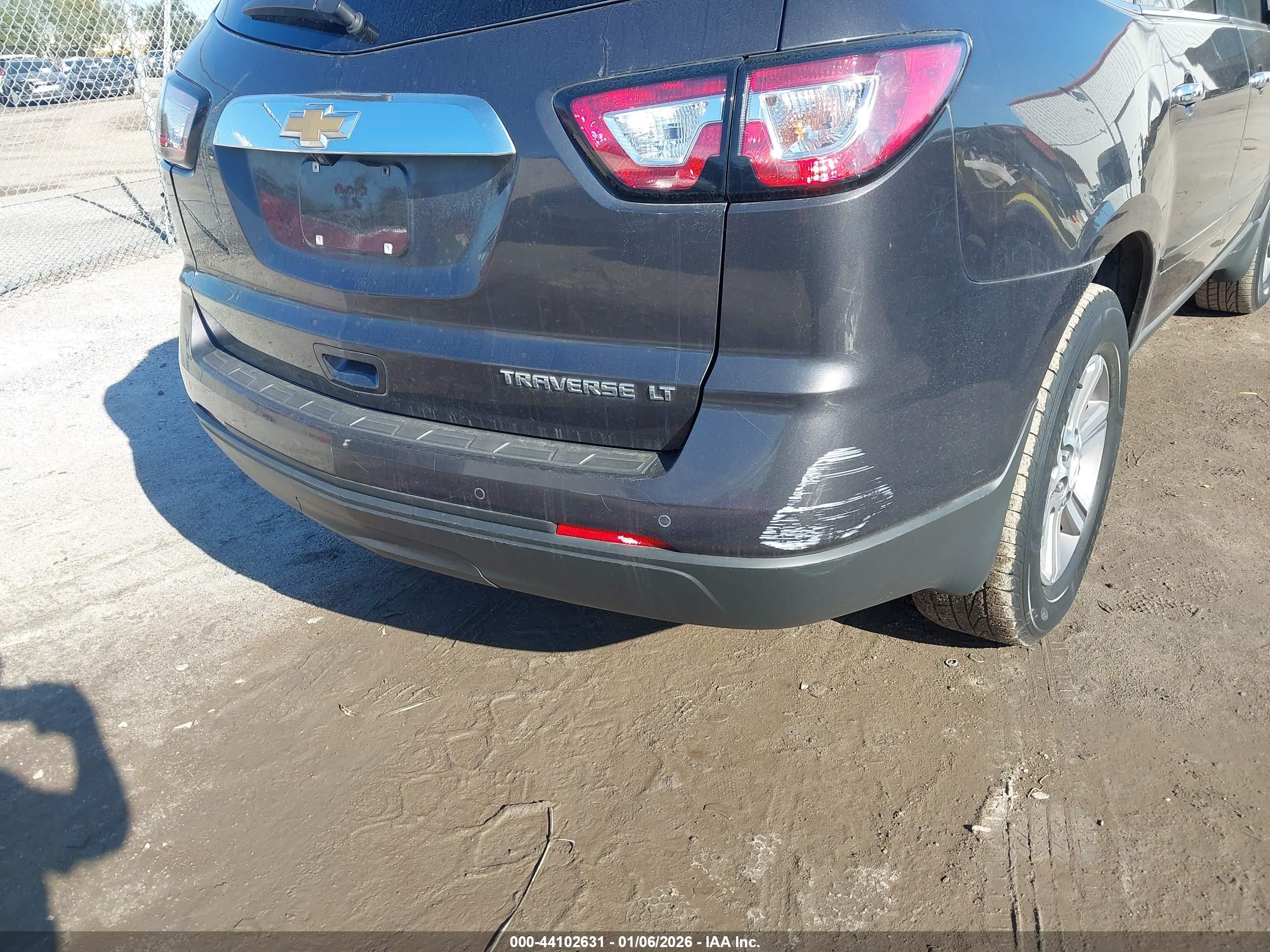 CHEVROLET TRAVERSE image 6