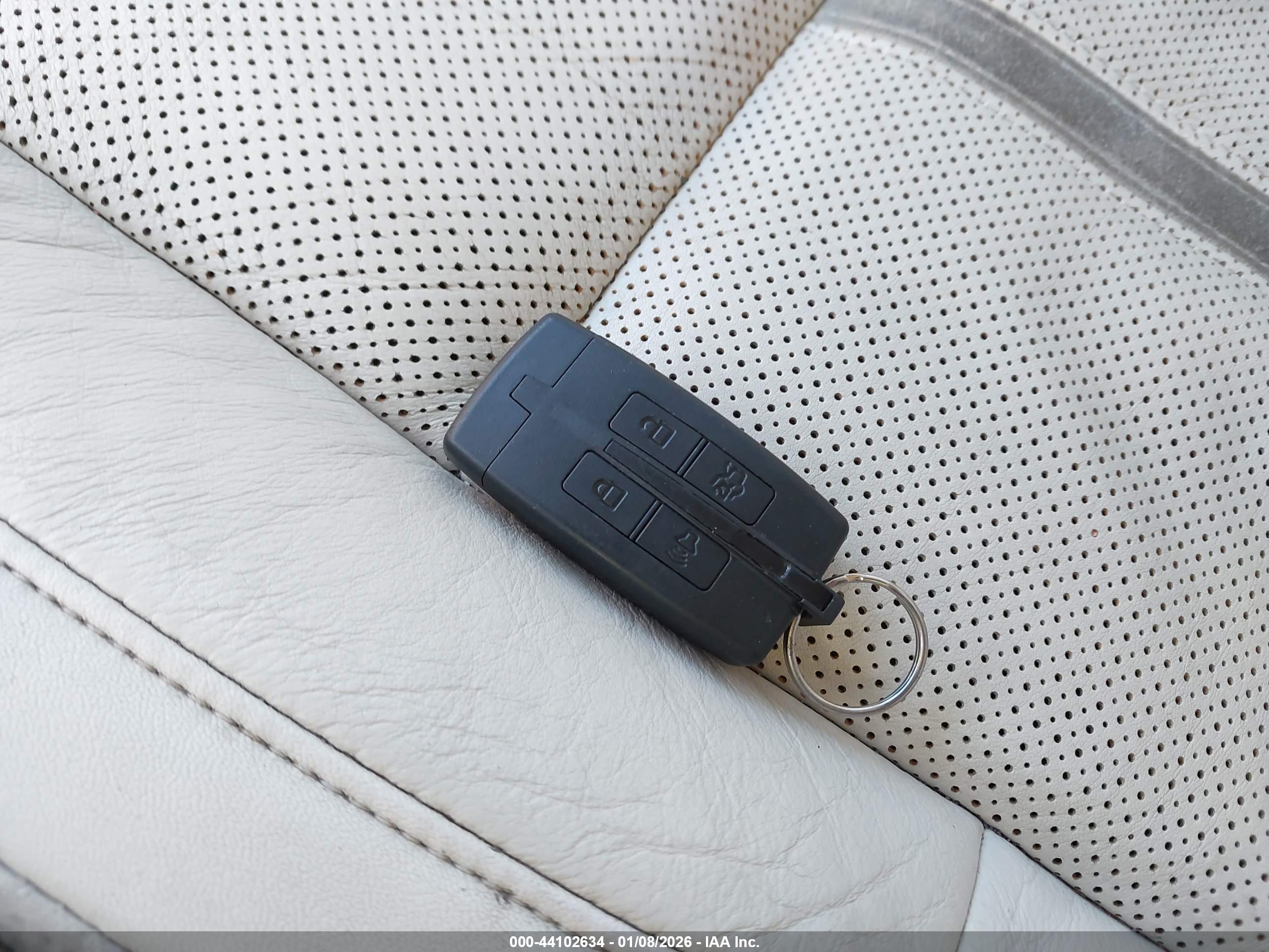 LINCOLN MKS image 11