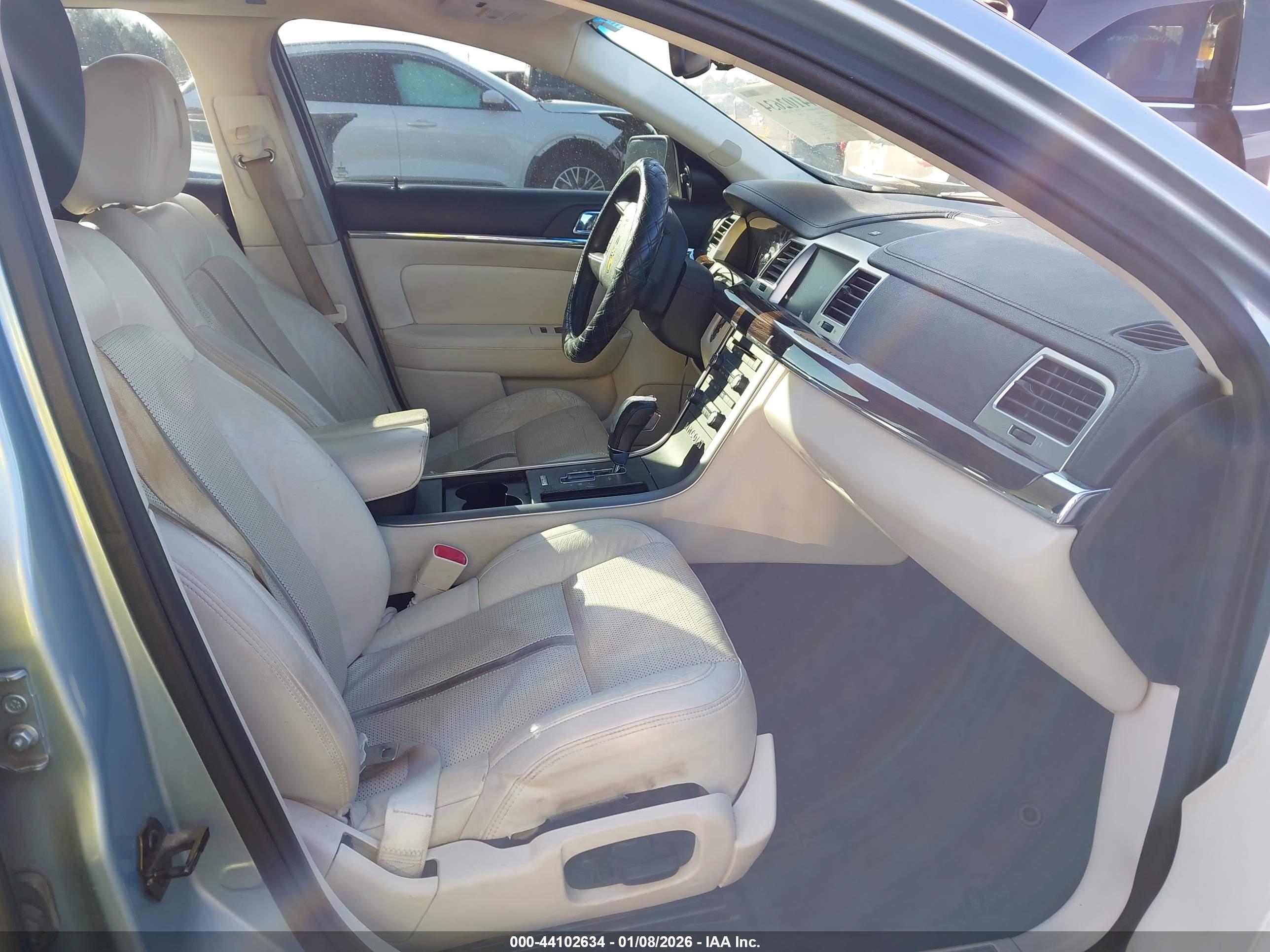 LINCOLN MKS image 5