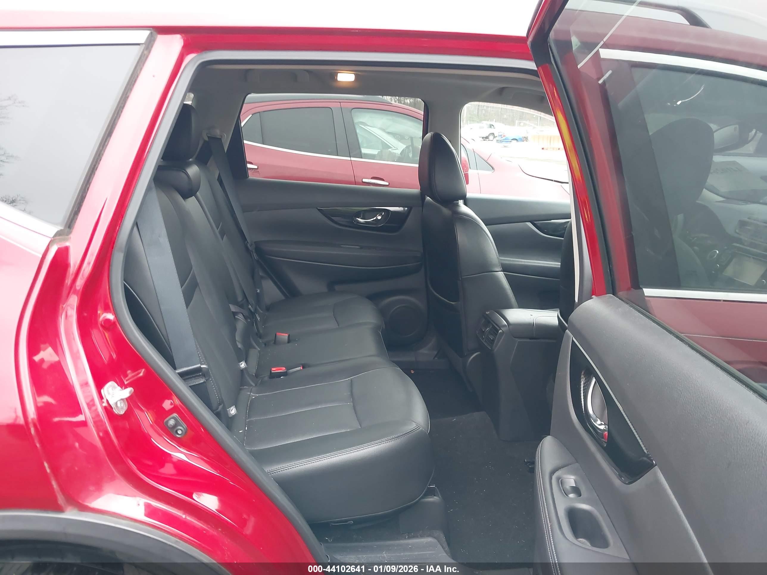 NISSAN ROGUE image 8
