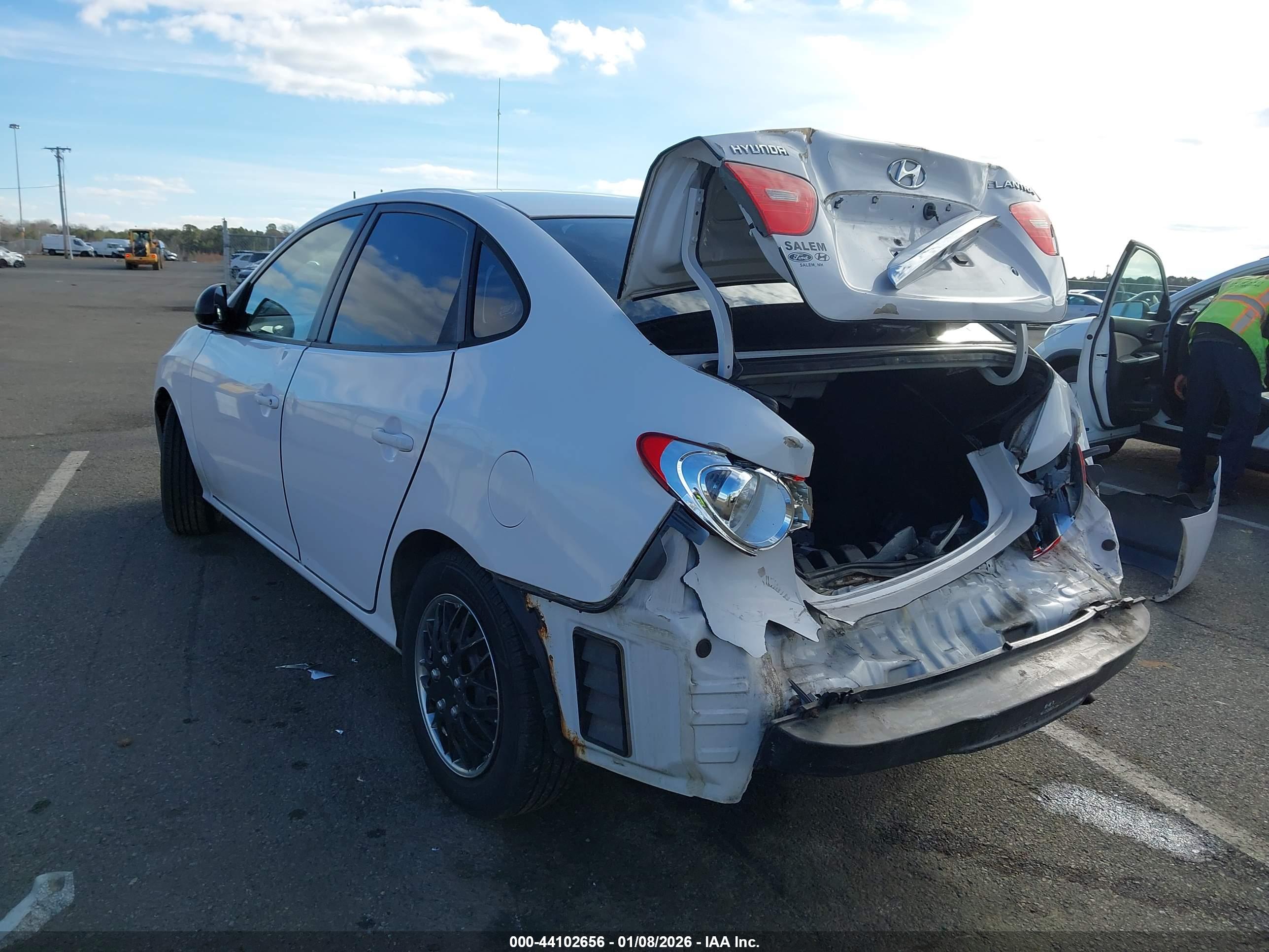 HYUNDAI ELANTRA image 3