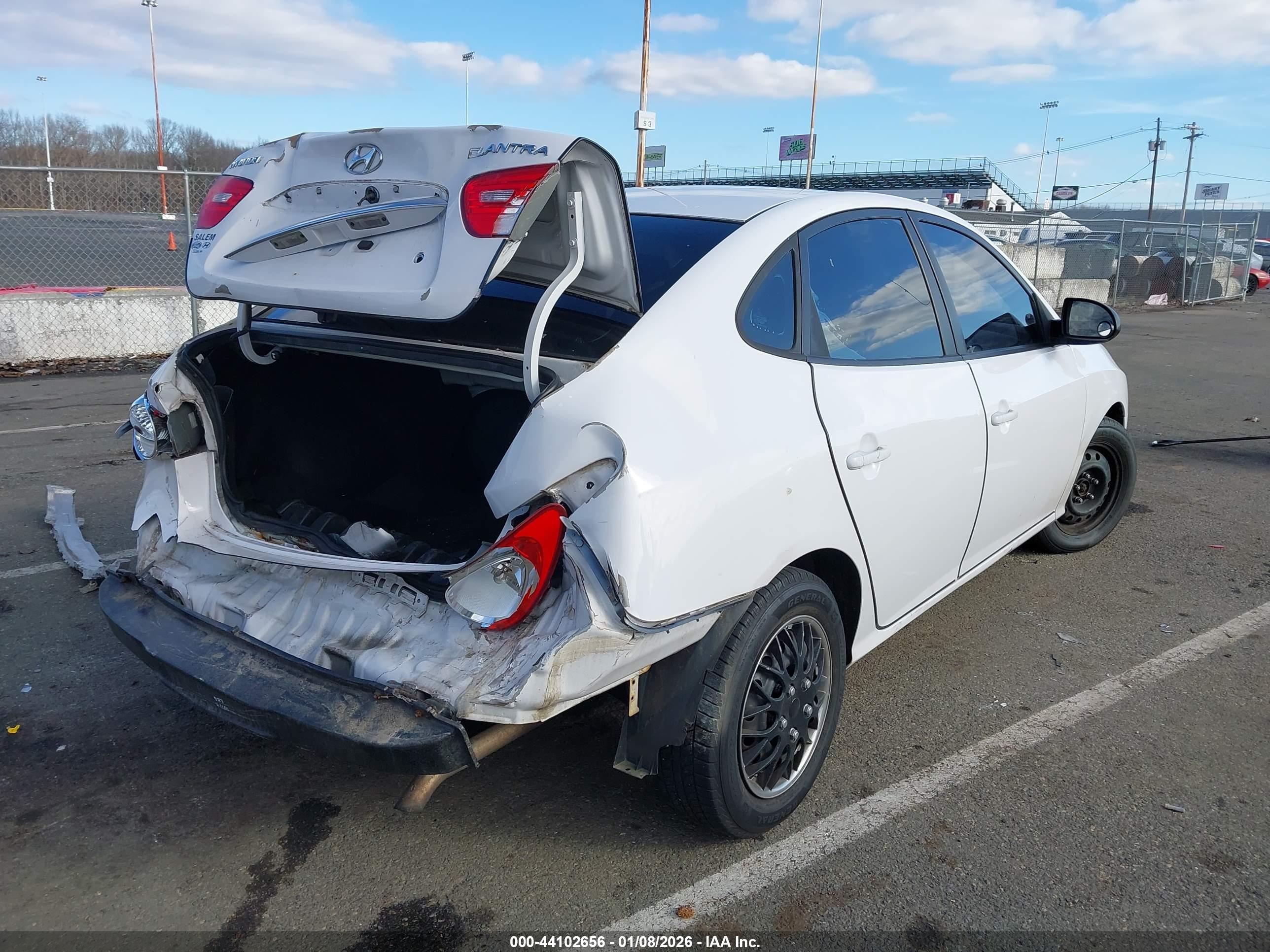 HYUNDAI ELANTRA image 4
