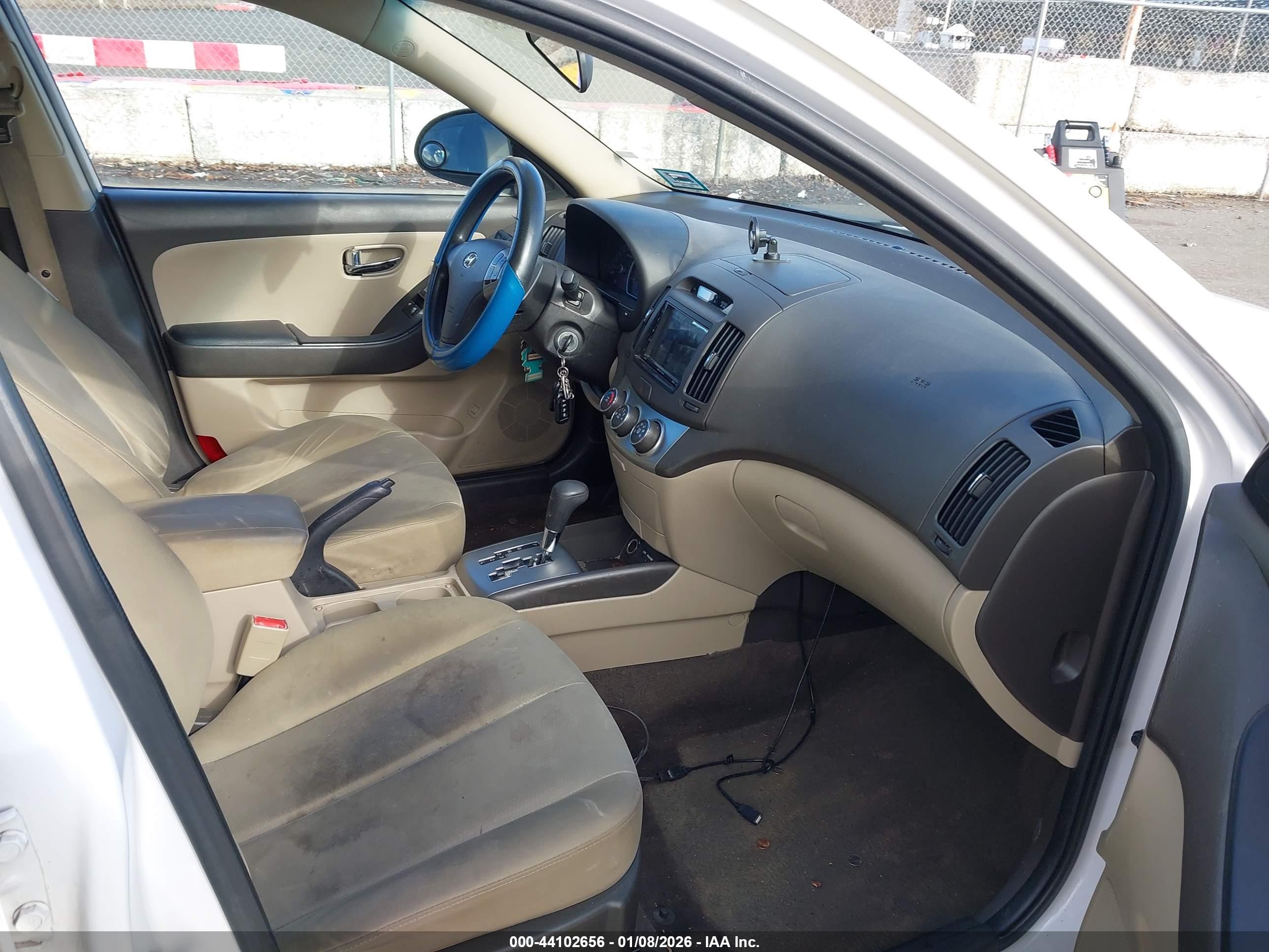 HYUNDAI ELANTRA image 5