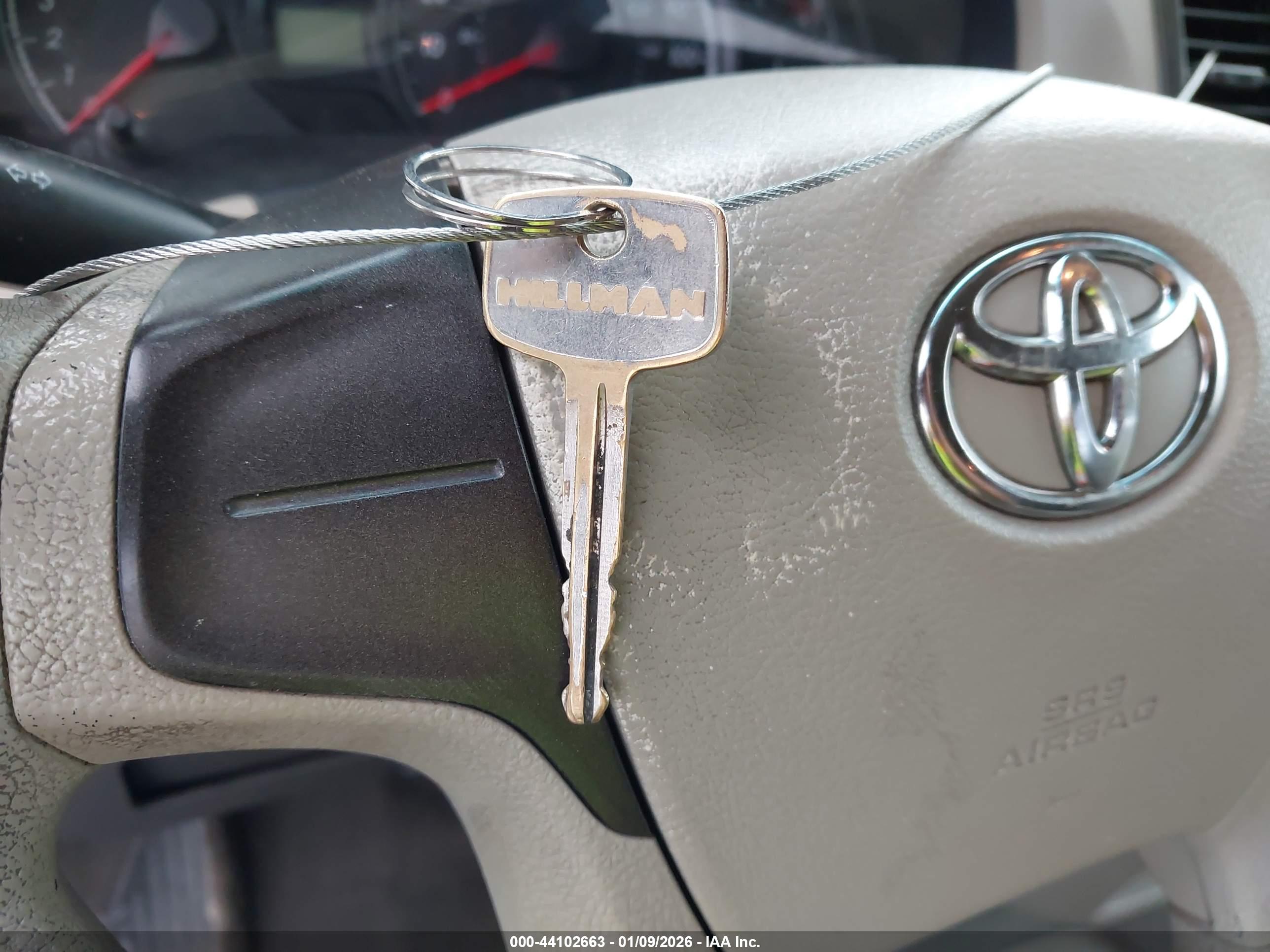 TOYOTA SIENNA image 11