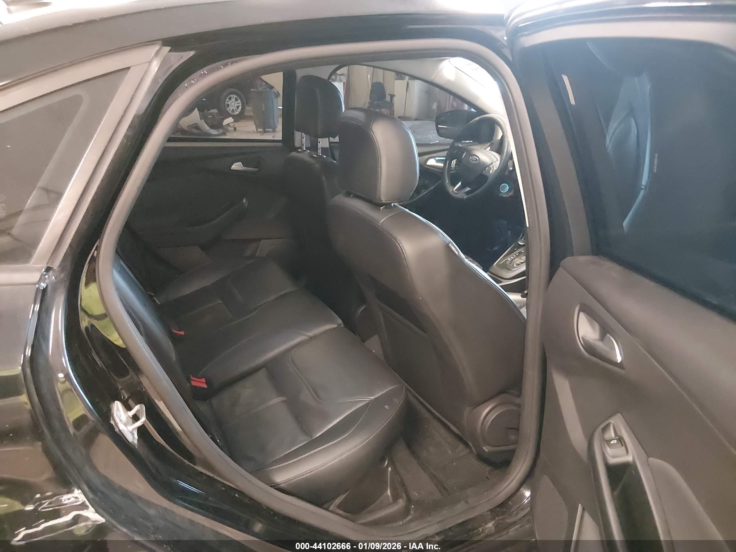 FORD FOCUS image 8