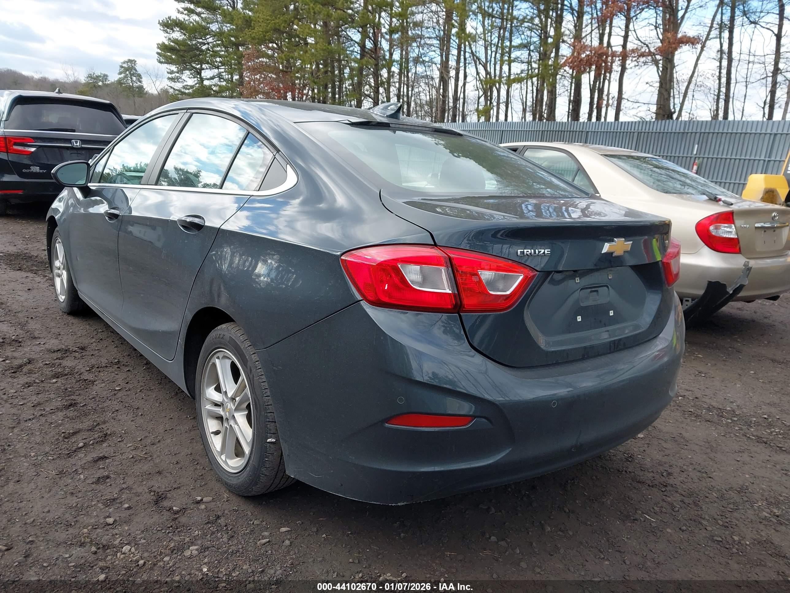 CHEVROLET CRUZE image 3