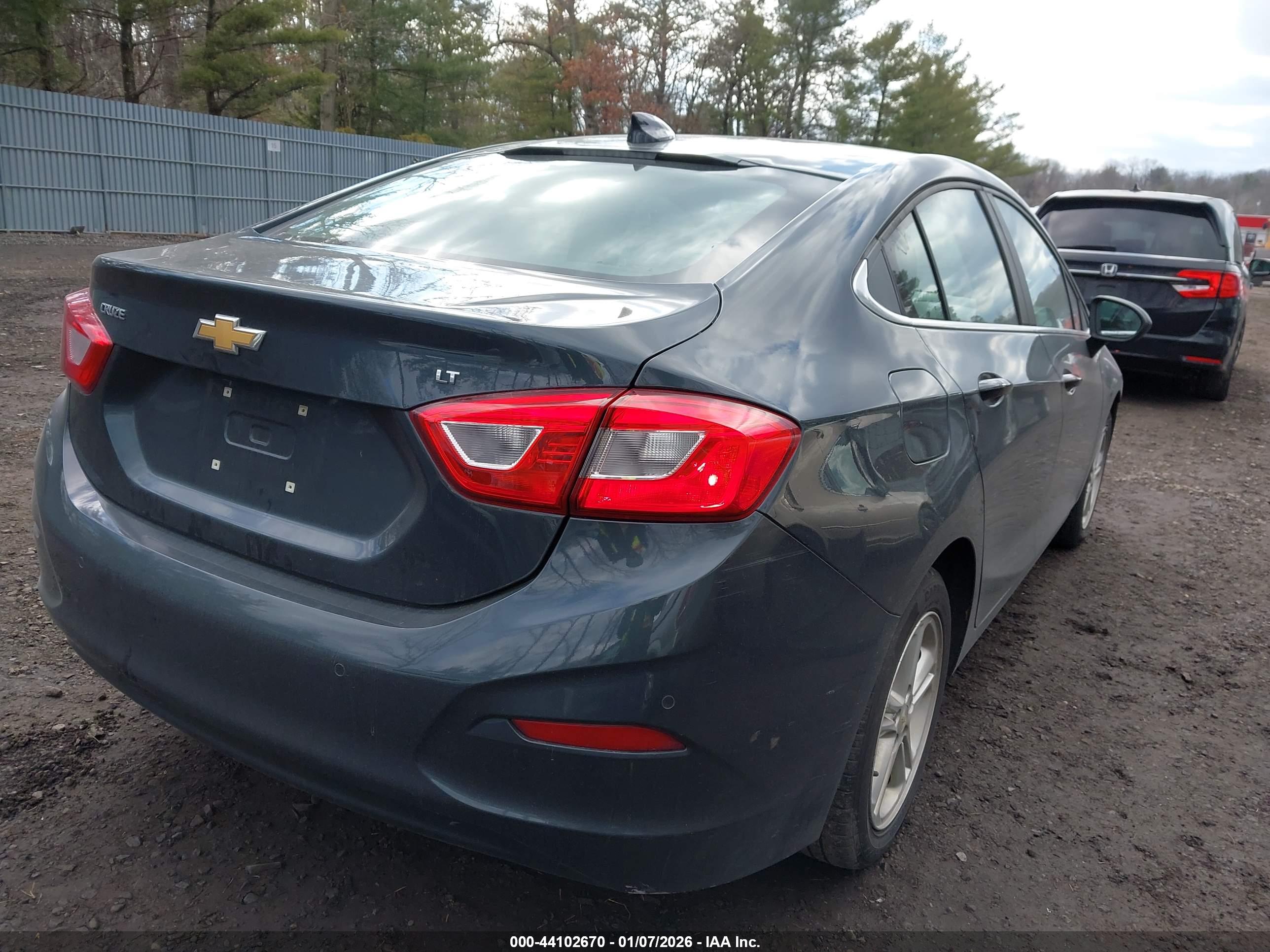 CHEVROLET CRUZE image 4