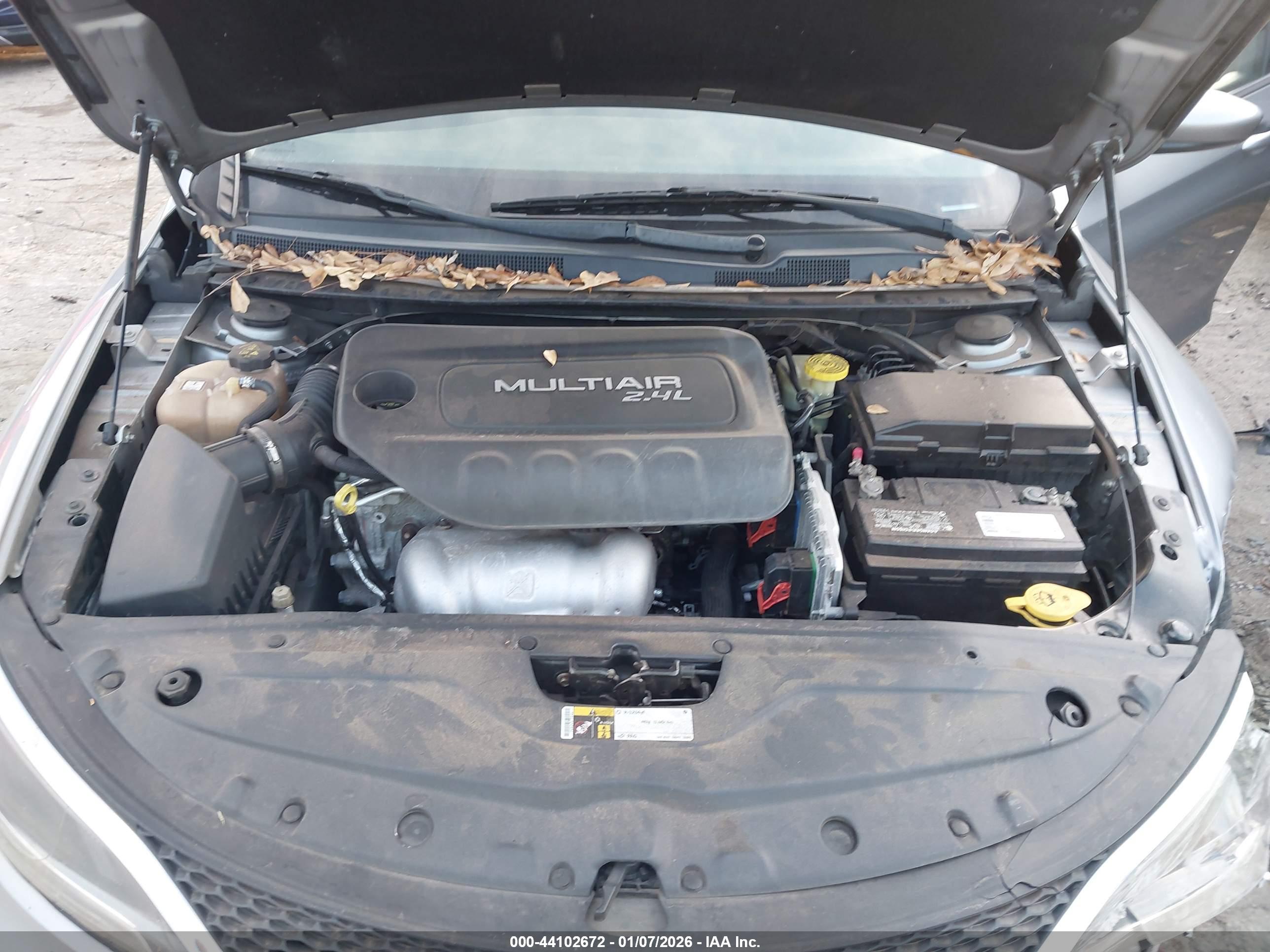 CHRYSLER 200 image 10