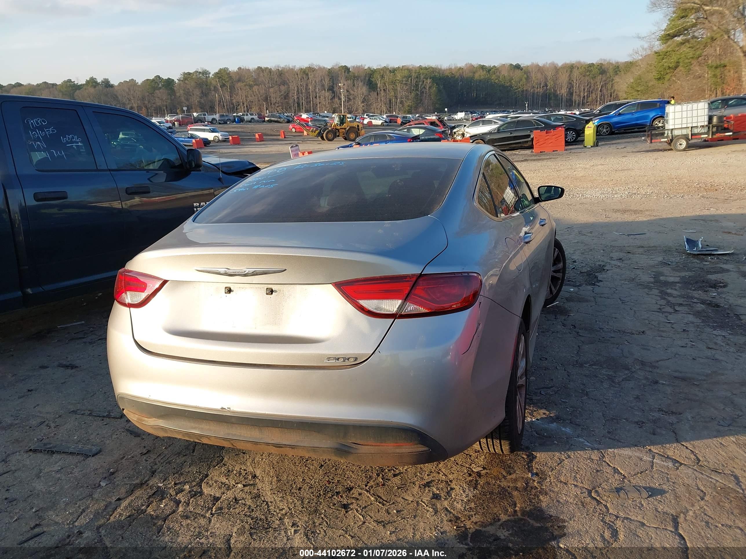 CHRYSLER 200 image 4