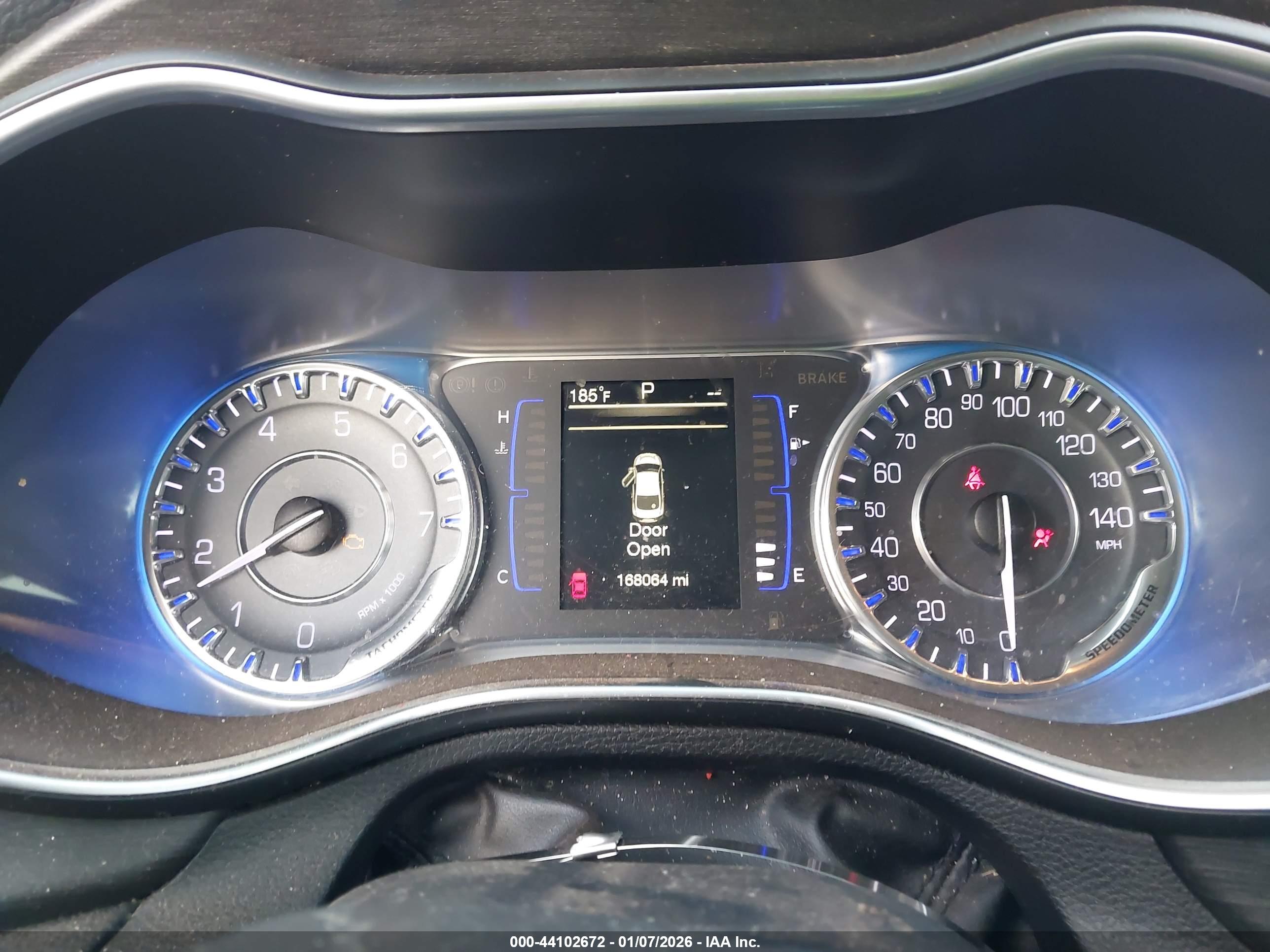 CHRYSLER 200 image 7
