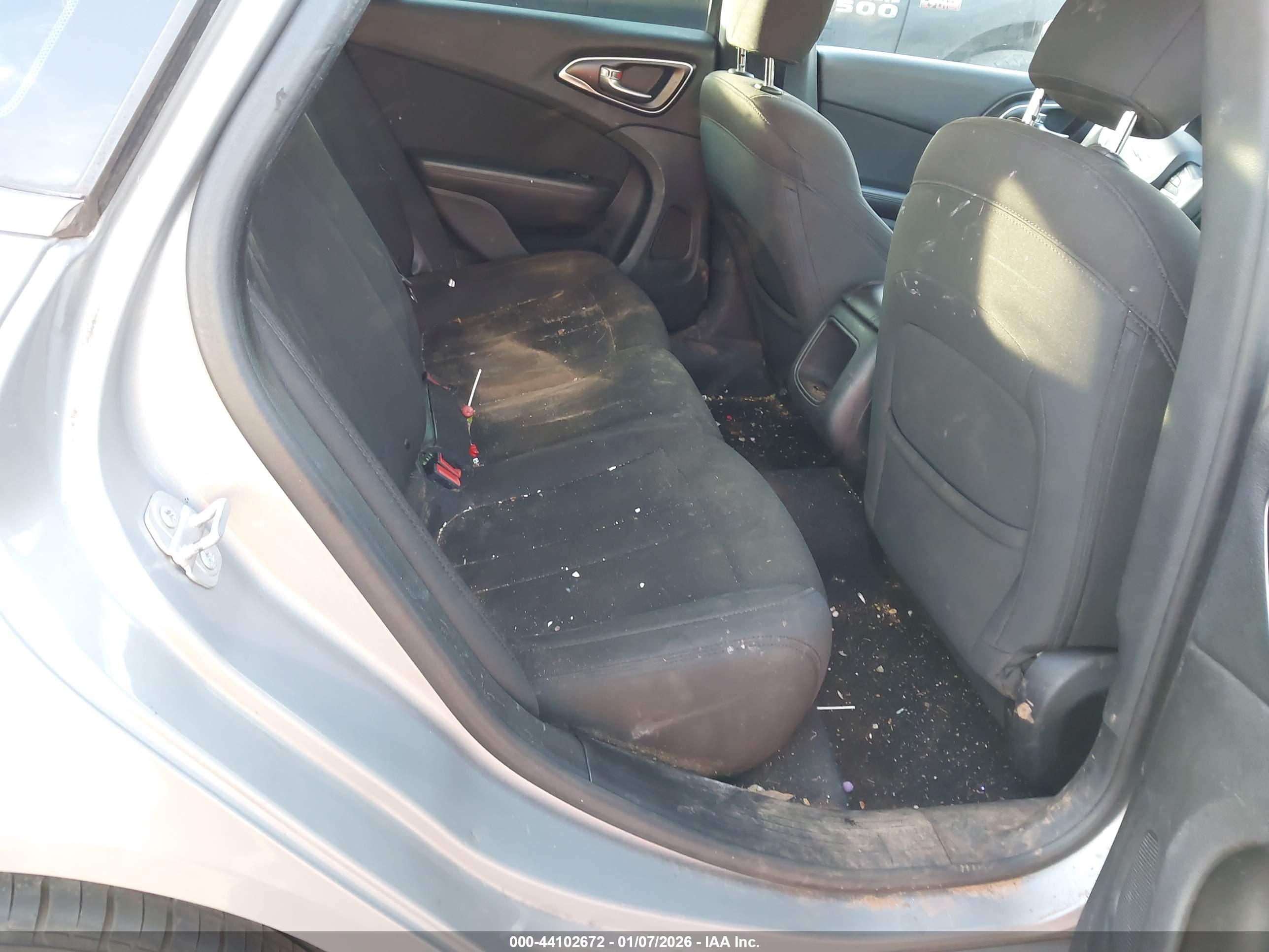 CHRYSLER 200 image 8