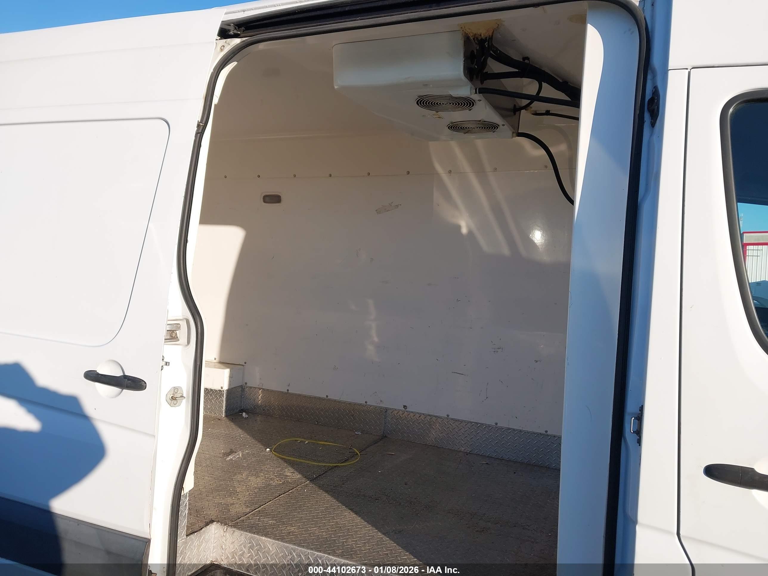 MERCEDES-BENZ SPRINTER image 8